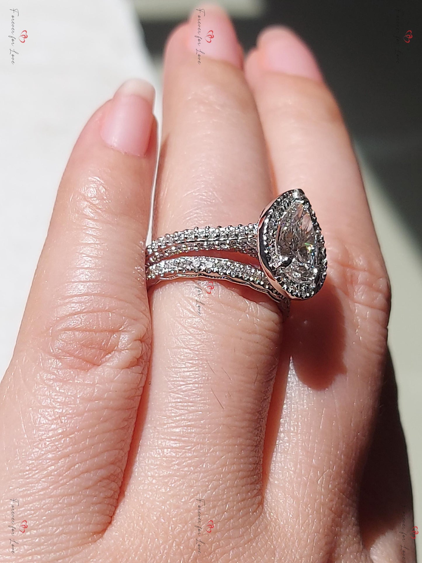 2 Karat Birnenförmiger Labordiamant Solitär Verlobungsring Pear cut Moissanite engagement ring in 935er Argentium Silber — custom handcrafted by Forever For Love