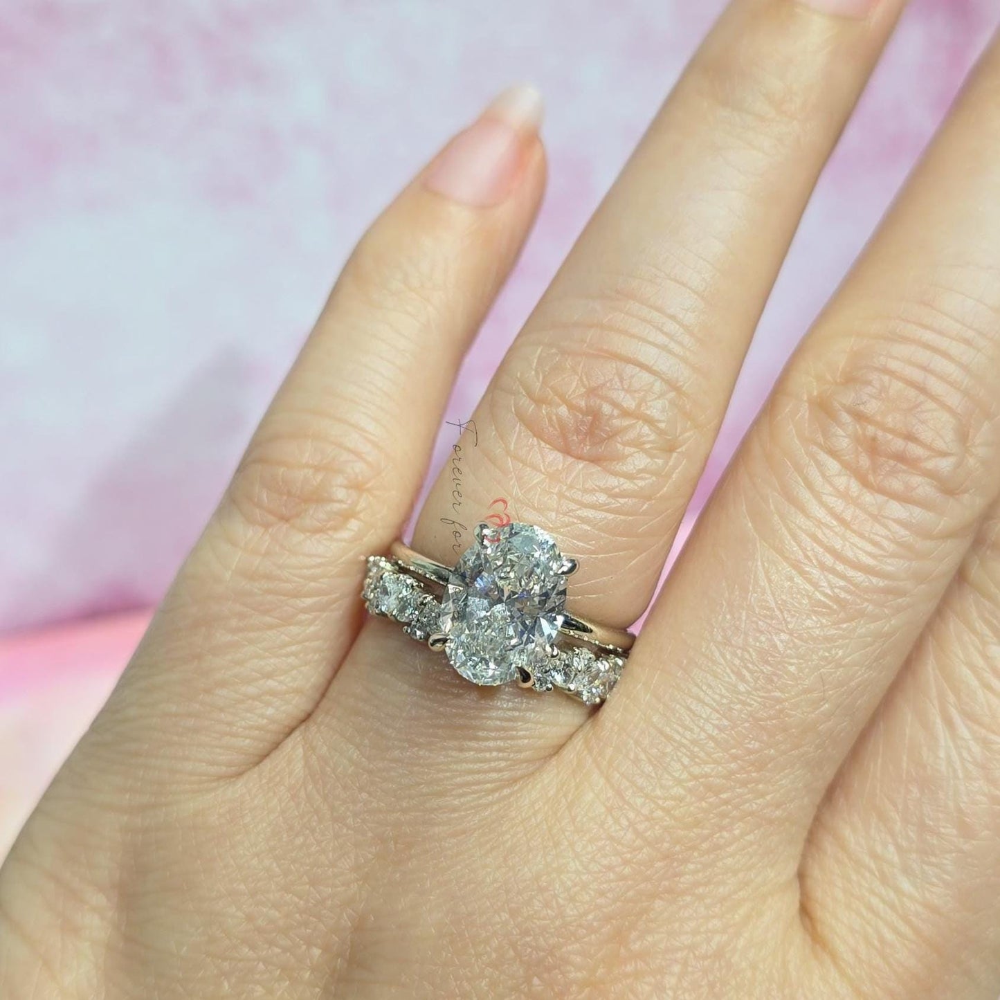 Verlobungsring-Set mit 3 Karat ovalem Labor-Diamanten, E, VVS2 Diamantring für Damen, Jubiläumsgeschenk, Diamantring, als Set verkauft. Oval cut Moissanite engagement ring in 935 Argentium Silber — custom handcrafted by Forever For Love