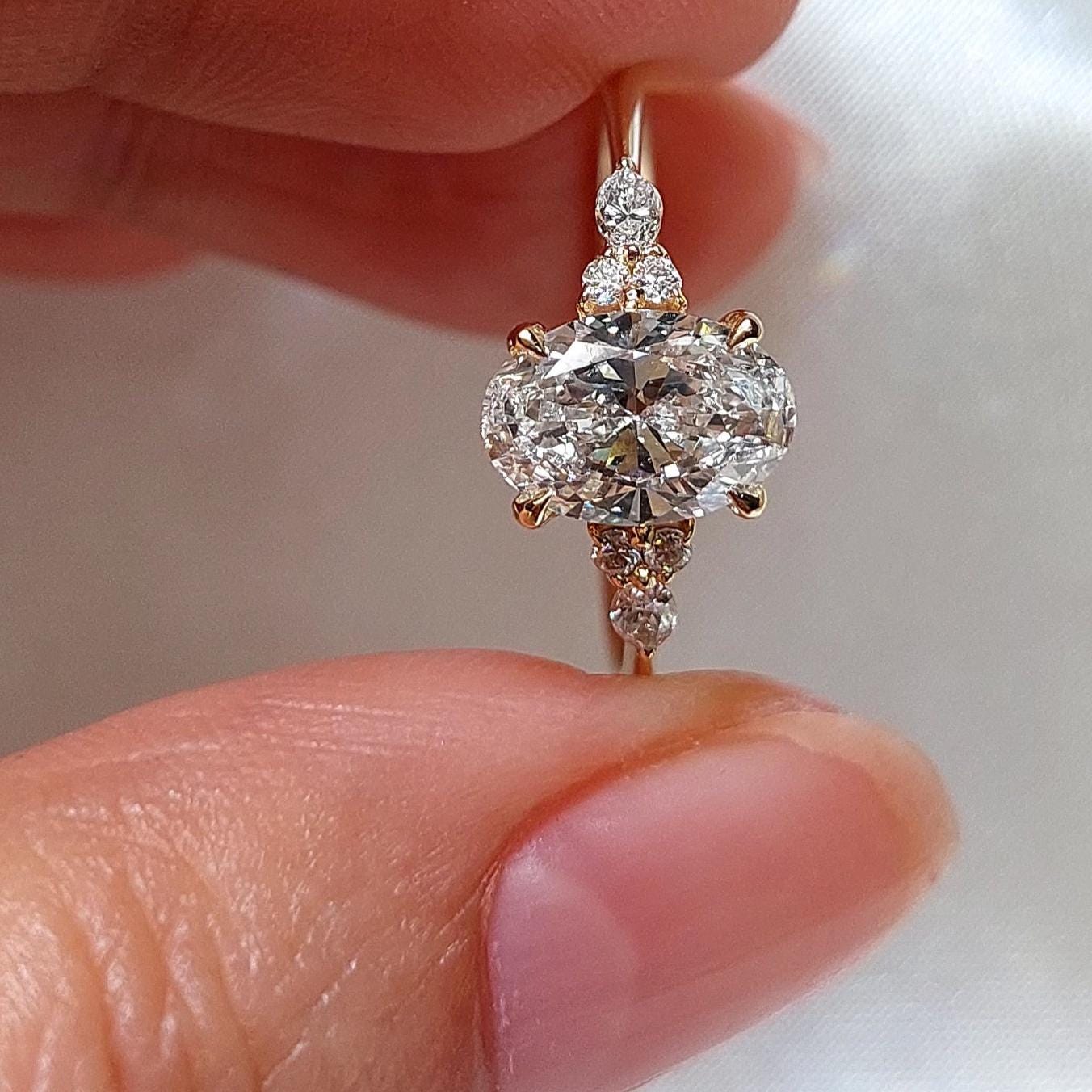 1,5 Karat ovaler Labordiamant-Cluster-Verlobungsring Oval cut Moissanite engagement ring in Gold or Platinum — custom handcrafted by Forever For Love