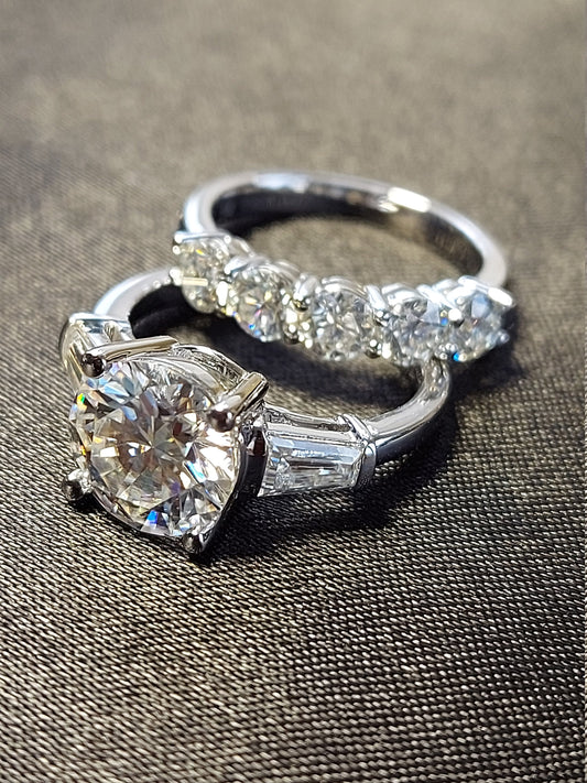 2 Ct Round Moissanite Wedding Band