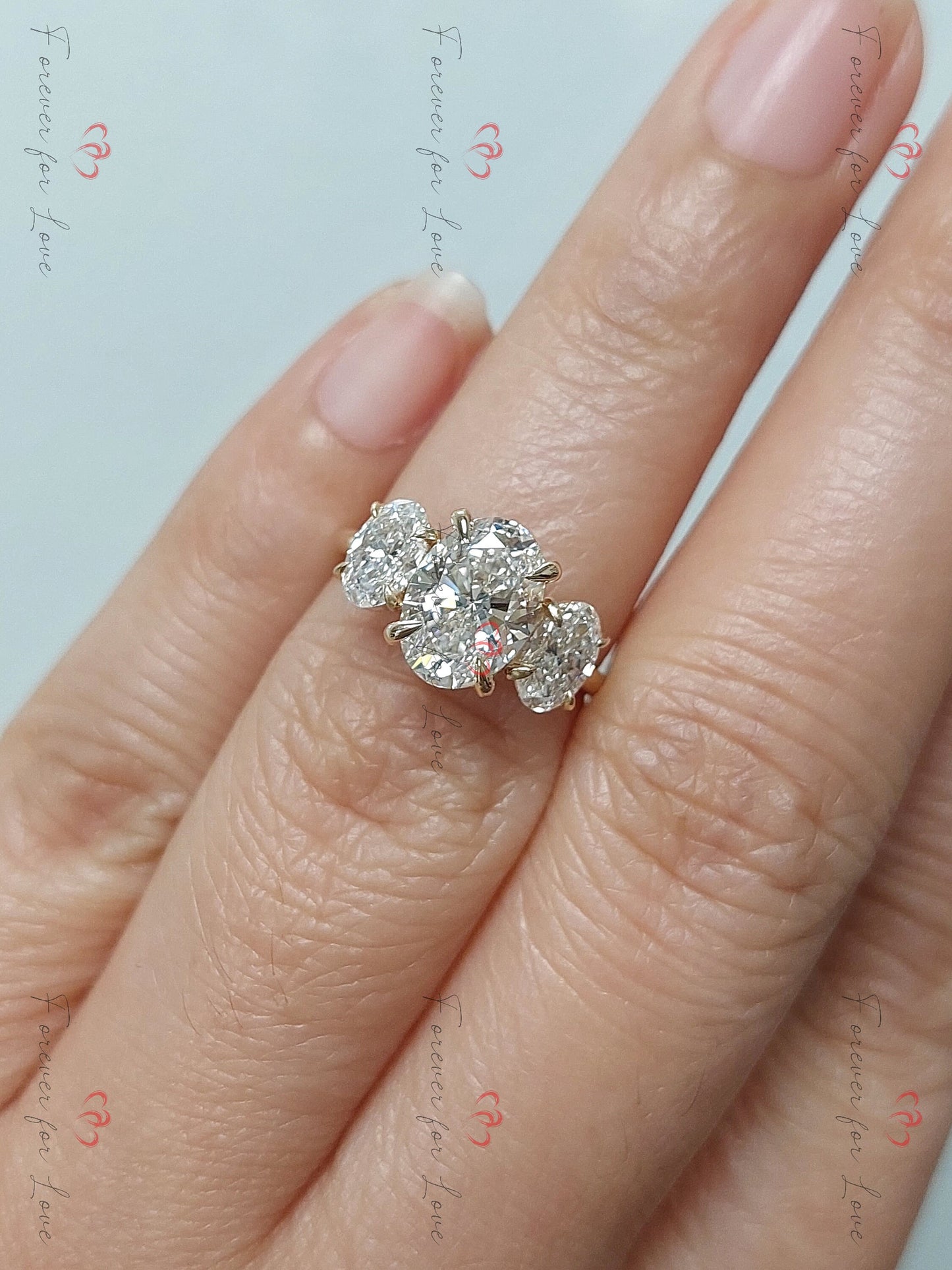 2,5 Karat ovaler Diamant Dreistein-Verlobungsring Oval cut Moissanite engagement ring in Gold or Platinum — custom handcrafted by Forever For Love