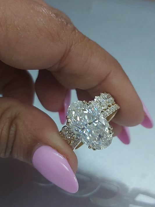 9 Ct Oval Lab Diamond, Moissanite Halo Ring