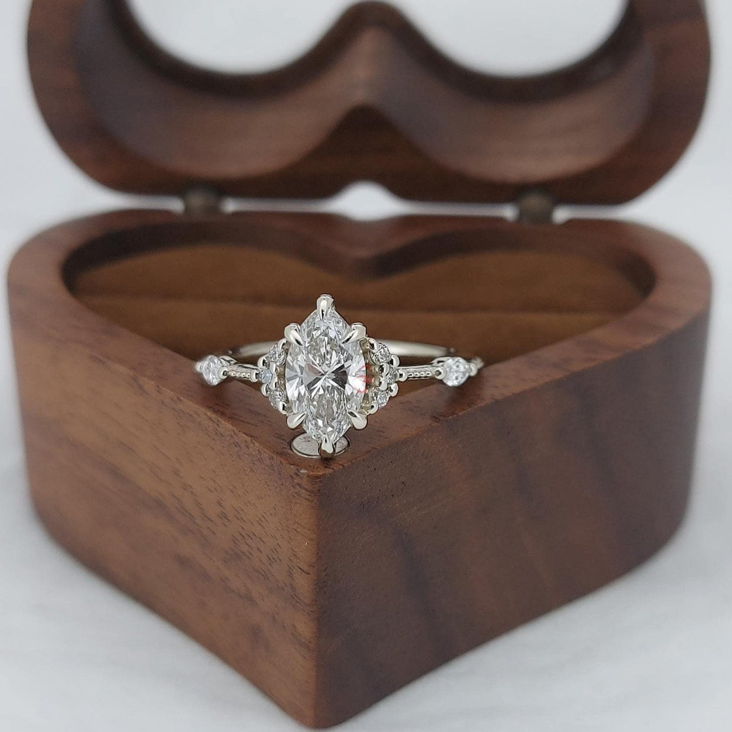 2 Karat Marquise Labor-Diamant Vintage Ring mit Diamant-Akzenten Marquise cut Moissanite engagement ring in 935er Argentium Silber — custom handcrafted by Forever For Love