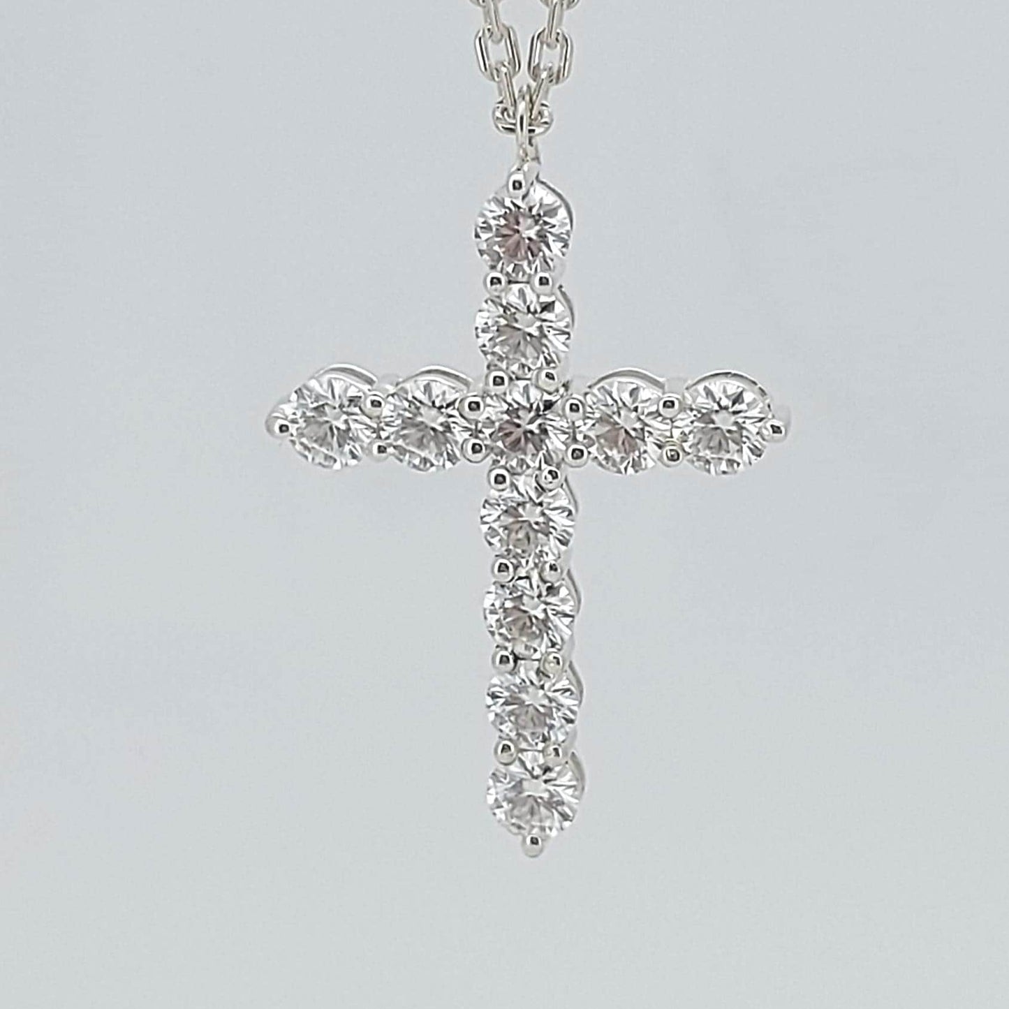 14 Karat Massivgold Moissanit Kreuz Halskette für Frauen, Moissanit Kreuz, Religiöser Schmuck, Anhänger für den christlichen Glauben, Kreuz Geschenk für Frauen Moissanite engagement ring in Gold or Platinum — custom handcrafted by Forever For Love