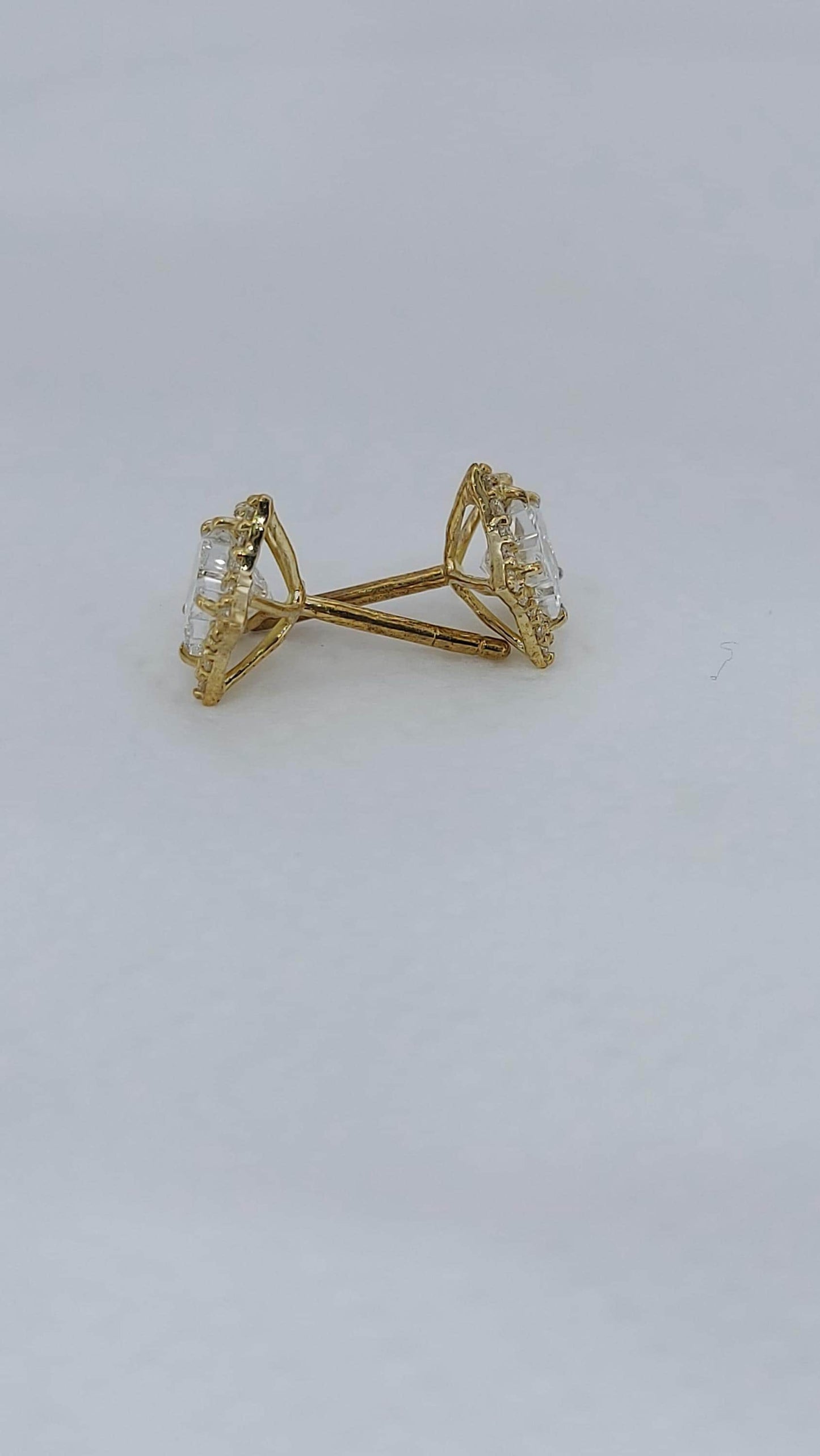 Puces d'oreilles taille étoile / Puces d'oreilles taille étoile / Puces d'oreilles en or 14 carats / Puces d'oreilles taille étoile de 2 carats au total / Cadeau pour maman Moissanite engagement ring in Gold or Platinum — custom handcrafted by Forever For Love