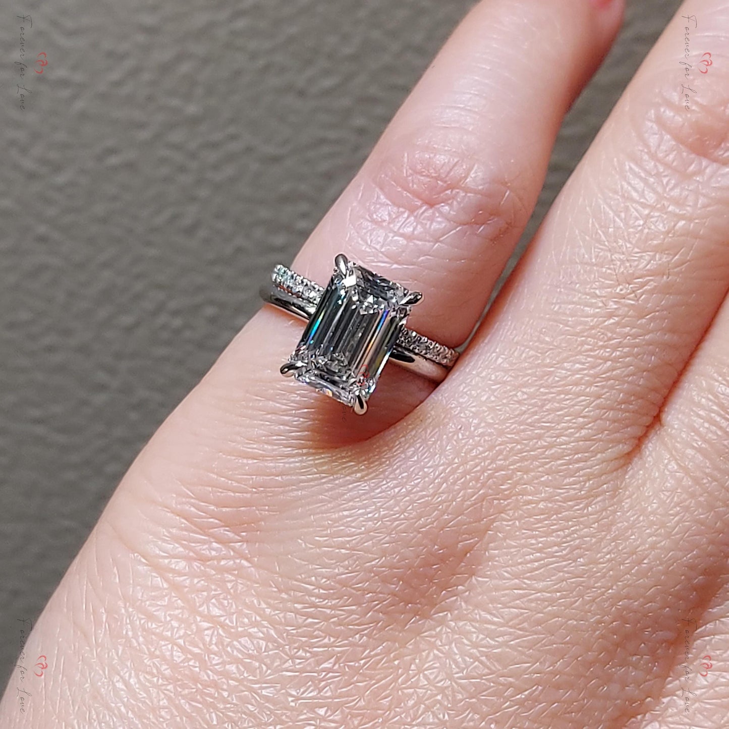 3 Karat Smaragd Labordiamant Solitärring Emerald cut Moissanite engagement ring in 935 Argentium Silber — custom handcrafted by Forever For Love
