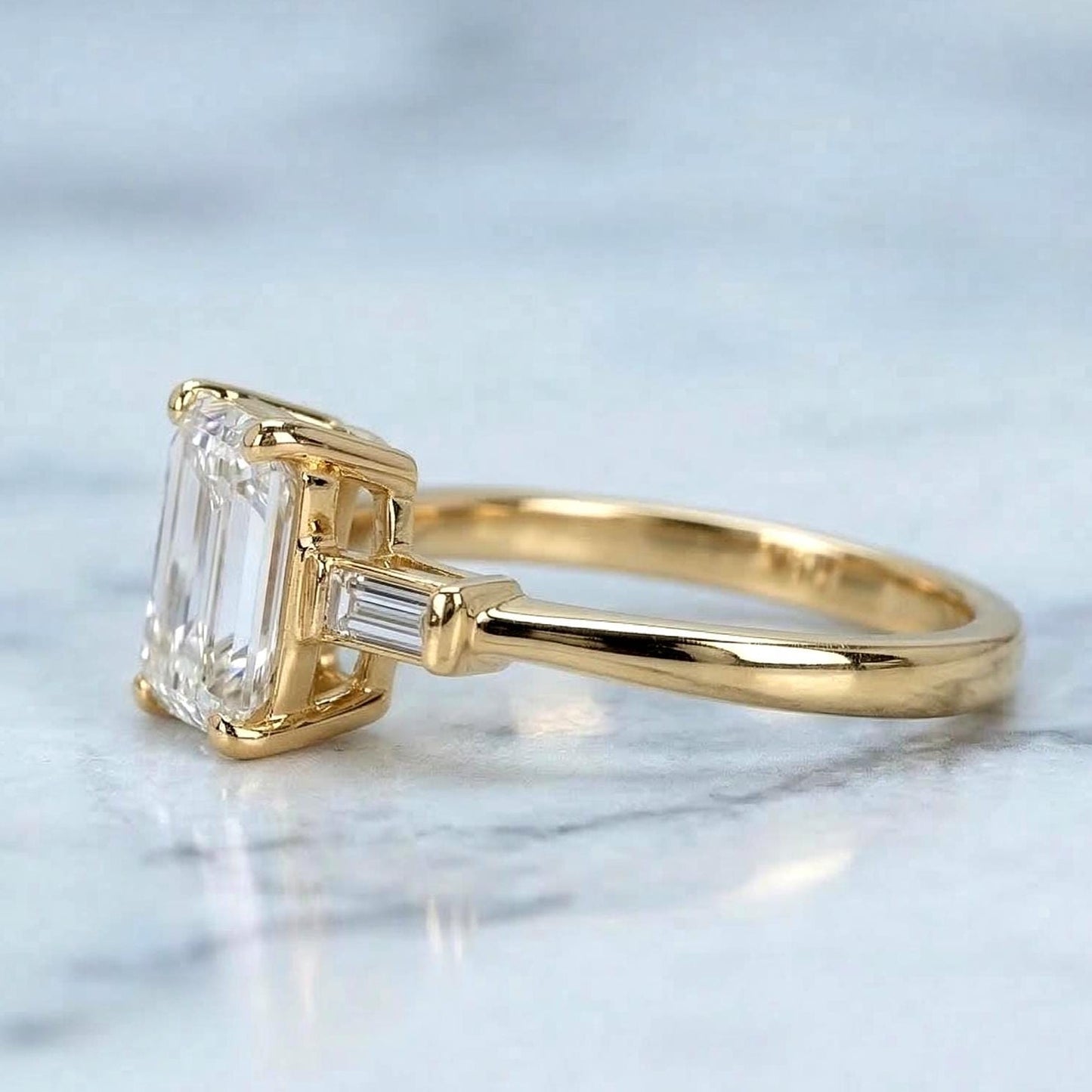 Diamant émeraude, Bague de fiançailles trois pierres émeraude Emerald cut Moissanite engagement ring in Gold or Platinum — custom handcrafted by Forever For Love