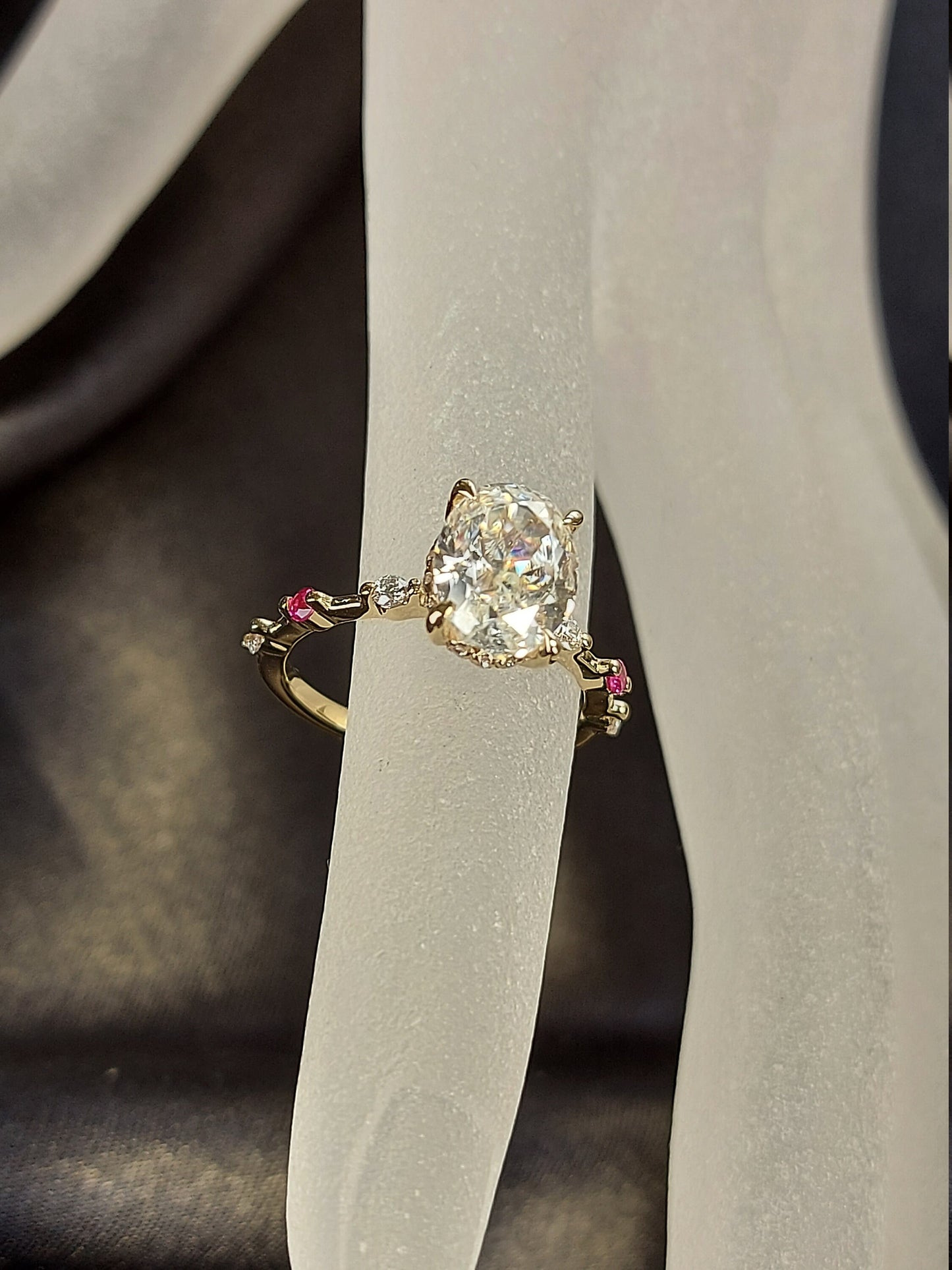 Bague de fiançailles ovale en moissanite de 2 carats Oval cut 1Ct Moissanite taille brillant engagement ring in Gold or Platinum — custom handcrafted by Forever For Love