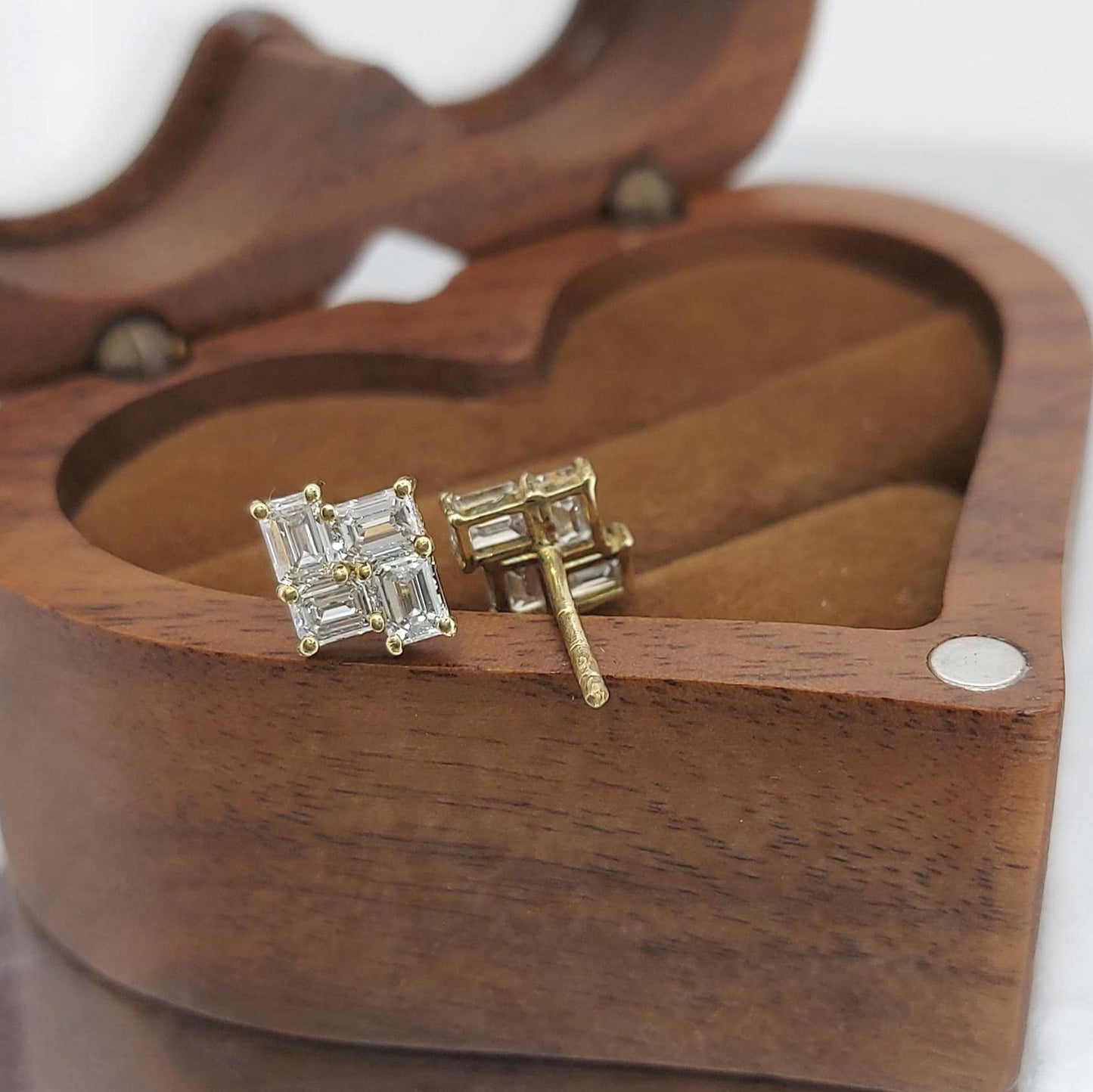 Smaragdgeschliffene Ohrstecker, Ohrstecker, 14k Gold Ohrstecker, 1 Karat Gesamtgewicht Geschenk für sie Moissanite engagement ring in Gold or Platinum — custom handcrafted by Forever For Love