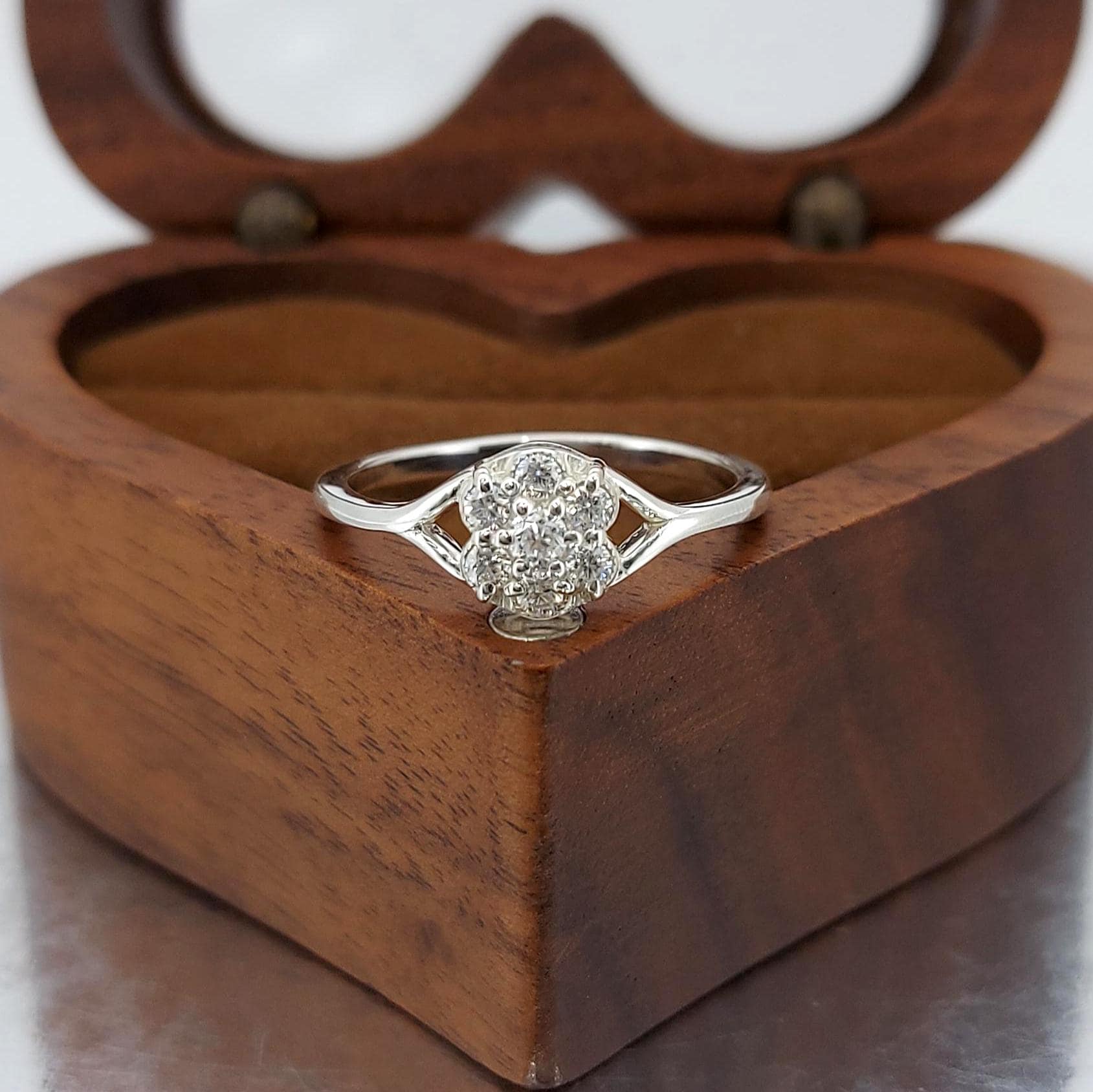 0.18 Ct IGI Certified Round Diamond Band