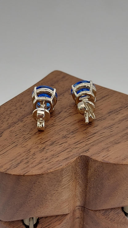 Puces d'oreilles en spinelle de cobalt de laboratoire de 4 carats : Or blanc 14 carats