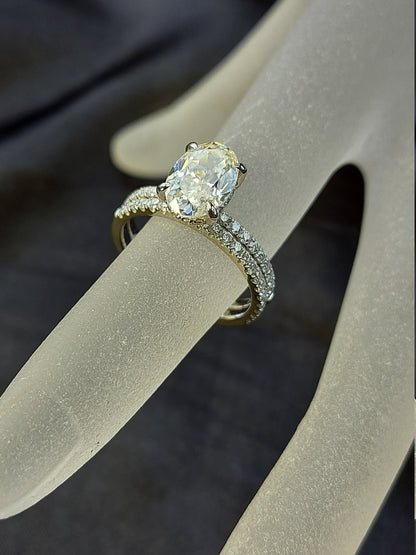 1.8 Ct Oval Moissanite Eternity Band