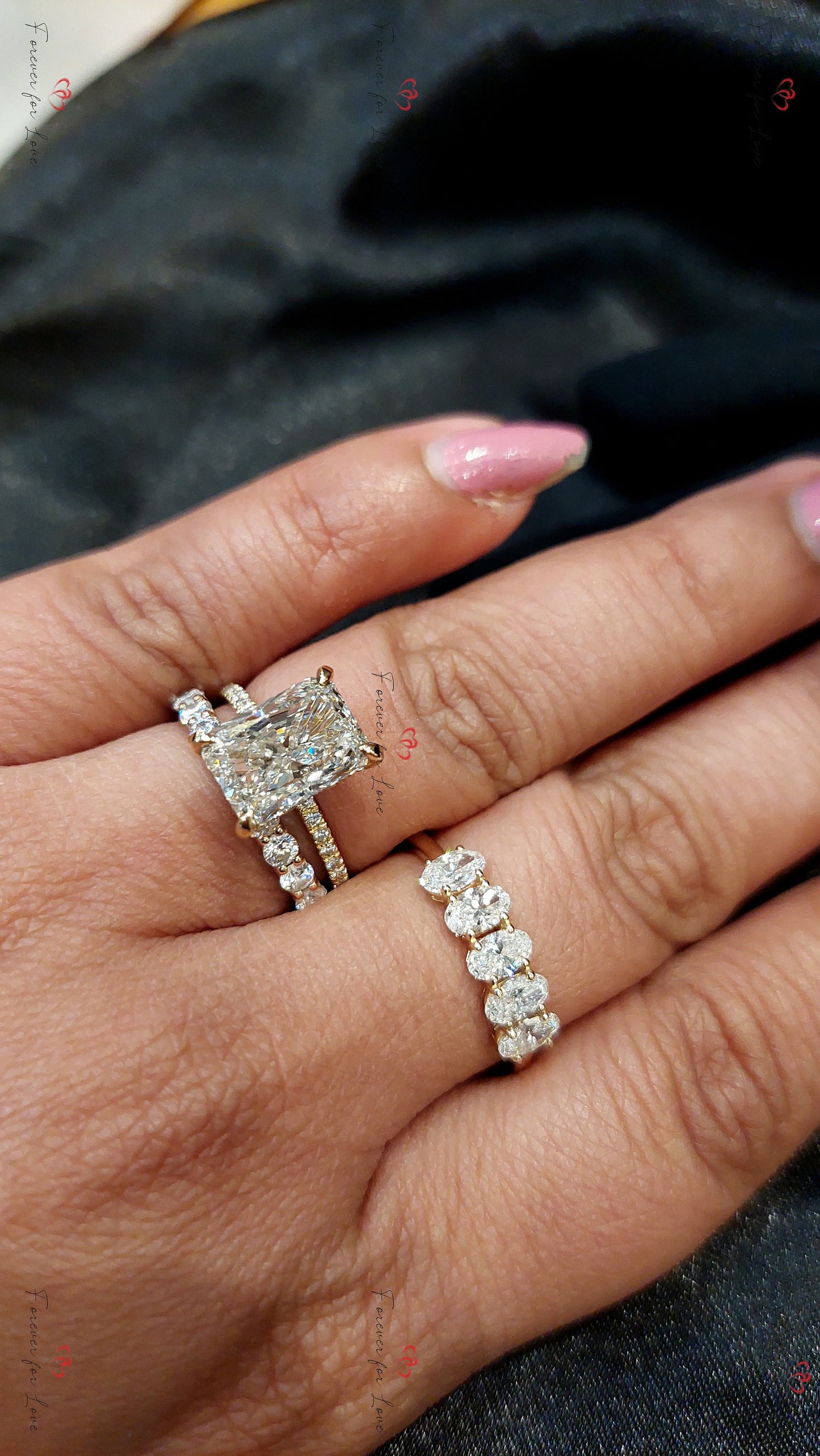 Bague de Fiançailles Halo 4 carats avec Diamant Radiant de Laboratoire Certifié IGI Radiant cut 1Ct Moissanite taille brillant engagement ring in Gold or Platinum — custom handcrafted by Forever For Love
