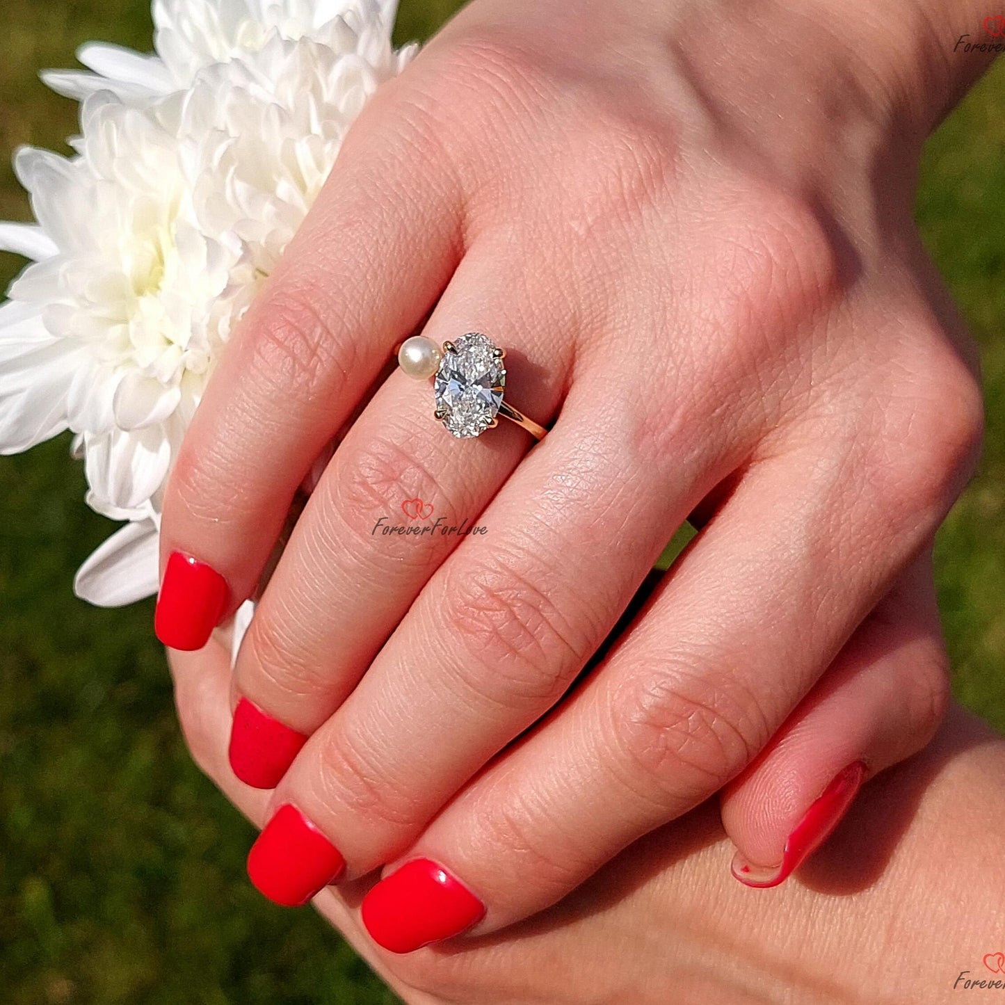 Bague de fiançailles ovale 2 Ct en diamant de laboratoire certifié IGI avec accent de perle Oval cut 1Ct Moissanite taille brillant engagement ring in Gold or Platinum — custom handcrafted by Forever For Love