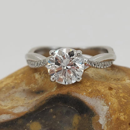 1 Ct IGI Certified Round Lab Diamond Solitaire Engagement Ring
