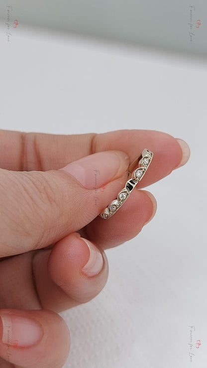 Round Diamond Engagement Ring