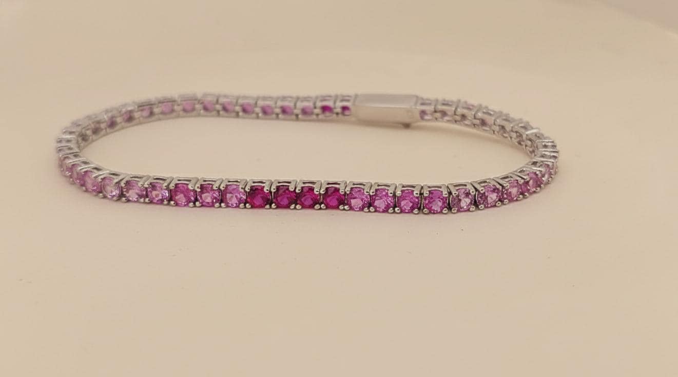 Tennisarmband mit pinkfarbenen Diamanten, massives Gold Baby Pink Armband, 14k oder 18k buntes Eternity Design, Krappenfassung, Muttertagsgeschenk Moissanite engagement ring in Gold or Platinum — custom handcrafted by Forever For Love