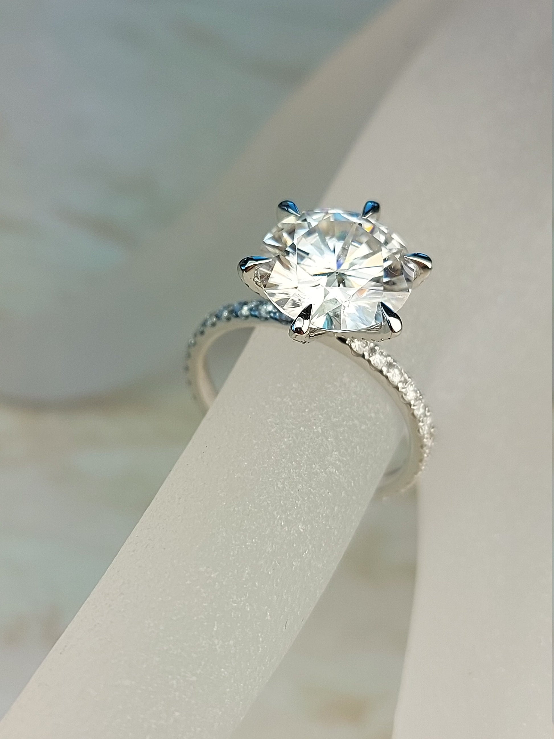 4 Ct IGI Certified Round Lab Diamond Solitaire Ring