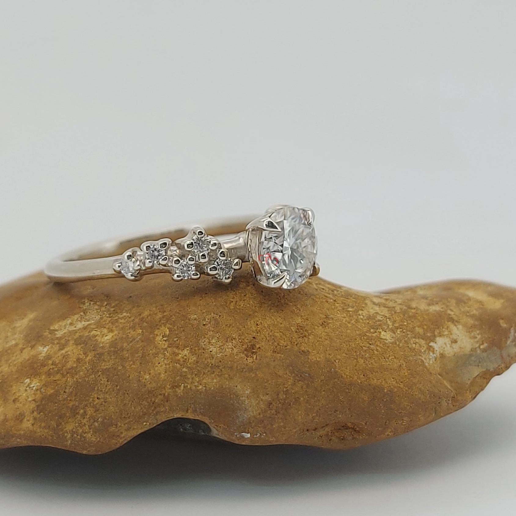 1 Ct IGI Certified Round Lab Diamond Solitaire Engagement Ring