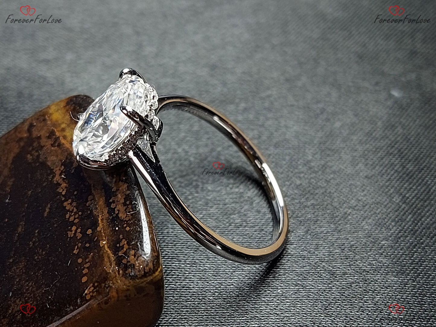 2.8 Karat ovaler Moissanit-Verlobungsring Oval cut Moissanite engagement ring in 935 Argentium Silber — custom handcrafted by Forever For Love