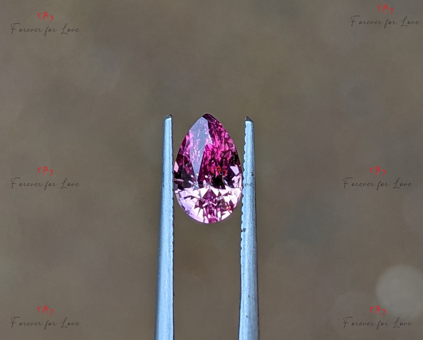 Saphir rose poire unique non chauffé, pierre de saphir padparadscha, bijoux sur mesure, pièce faite à la main. Moissanite engagement ring in Gold or Platinum — custom handcrafted by Forever For Love