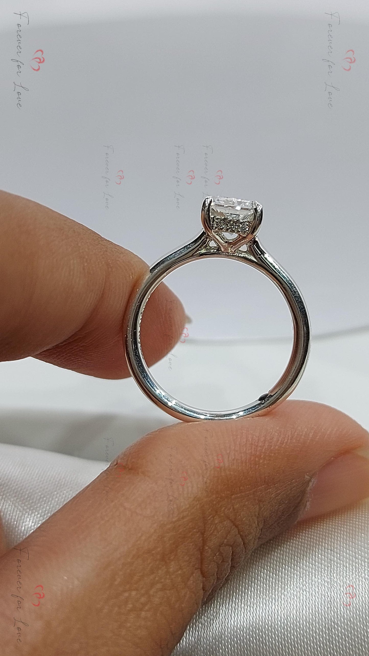 1,5 Karat IGI-zertifizierter Radiant Labordiamant Hidden Halo Verlobungsring Radiant cut Moissanite engagement ring in 935 Argentium Silber — custom handcrafted by Forever For Love