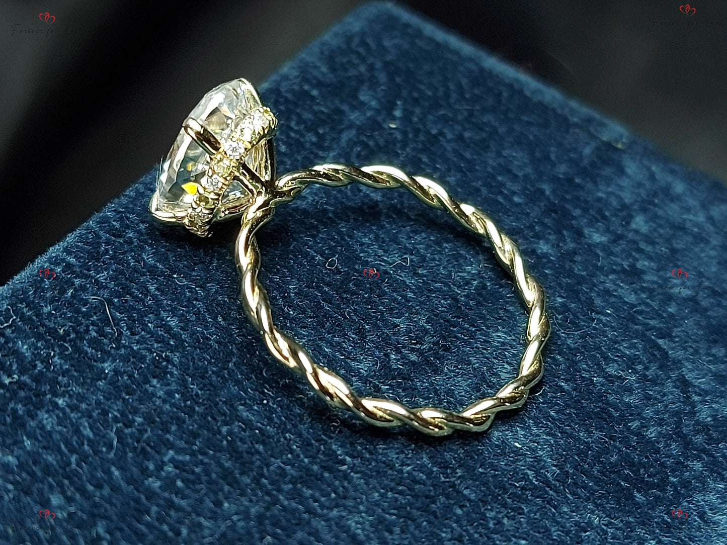 Bague de Fiançailles Ovale 3 Ct Moissanite & Diamant Halo Dissimulé Oval cut 1Ct Moissanite taille brillant engagement ring in Gold or Platinum — custom handcrafted by Forever For Love