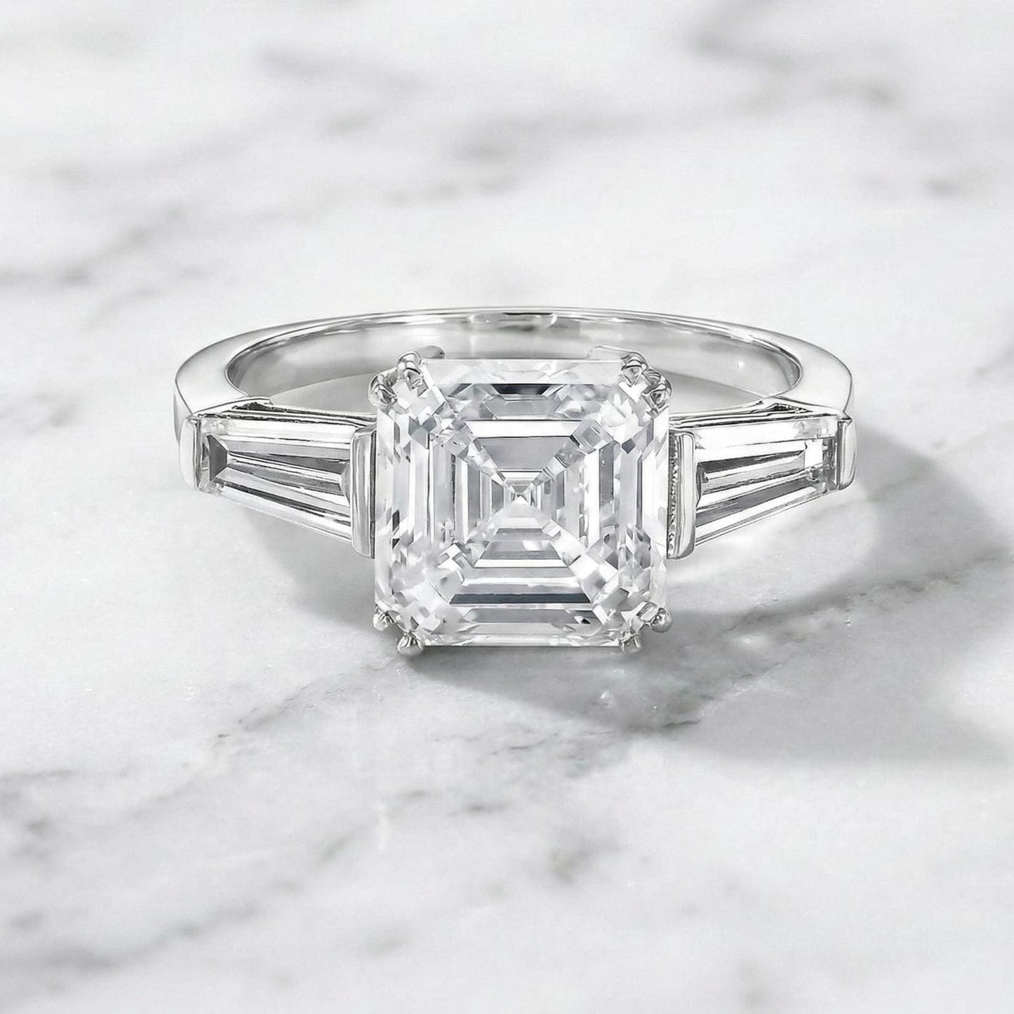 3,5 Karat D Farbe VVS2 Reinheit IGI ZERTIFIZIERTER Asscher-Schliff Drei-Stein Lab Grown Diamant Verlobungsring, seitliche Baguettes 14k Weißgold Asscher cut Moissanite engagement ring in Gold or Platinum — custom handcrafted by Forever For Love