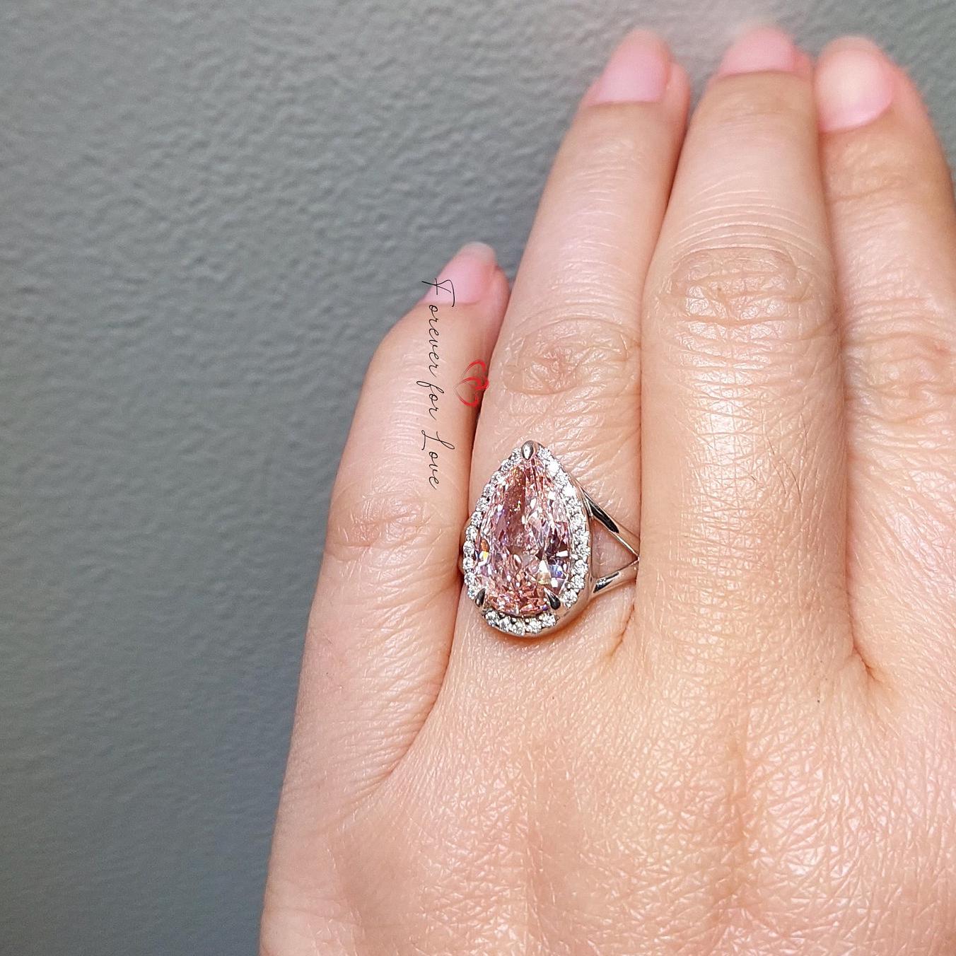 5 Karat Birnenförmiger Labor-Diamant Verlobungsring Pear cut Moissanite engagement ring in 935er Argentium Silber — custom handcrafted by Forever For Love