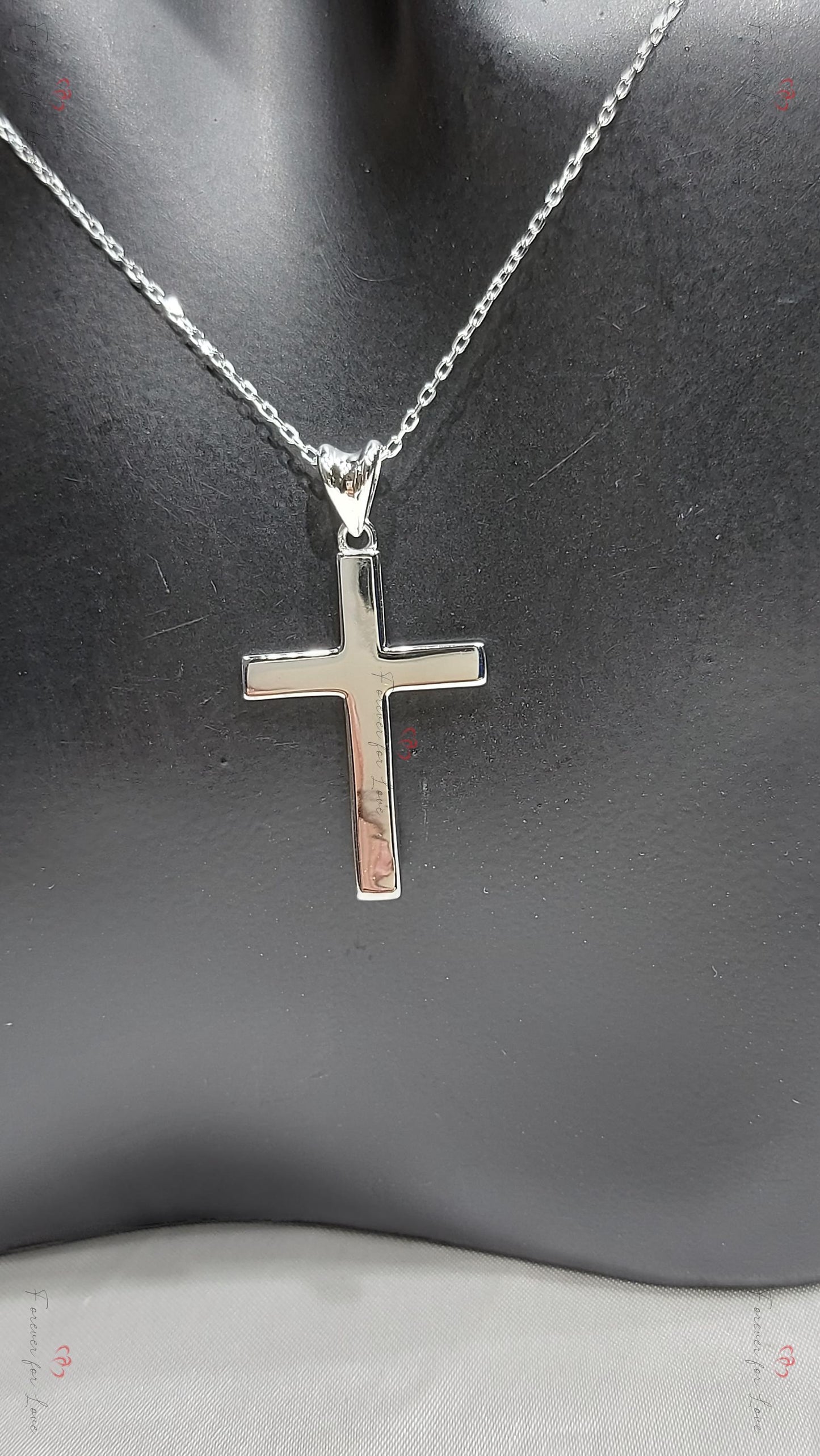 Halskette mit Kreuz aus 14 Karat Massivgold für Damen, Kreuzanhänger, Religiöser Schmuck, Anhänger mit christlichem Glauben, Kreuzgeschenk für Frauen Moissanite engagement ring in Gold or Platinum — custom handcrafted by Forever For Love