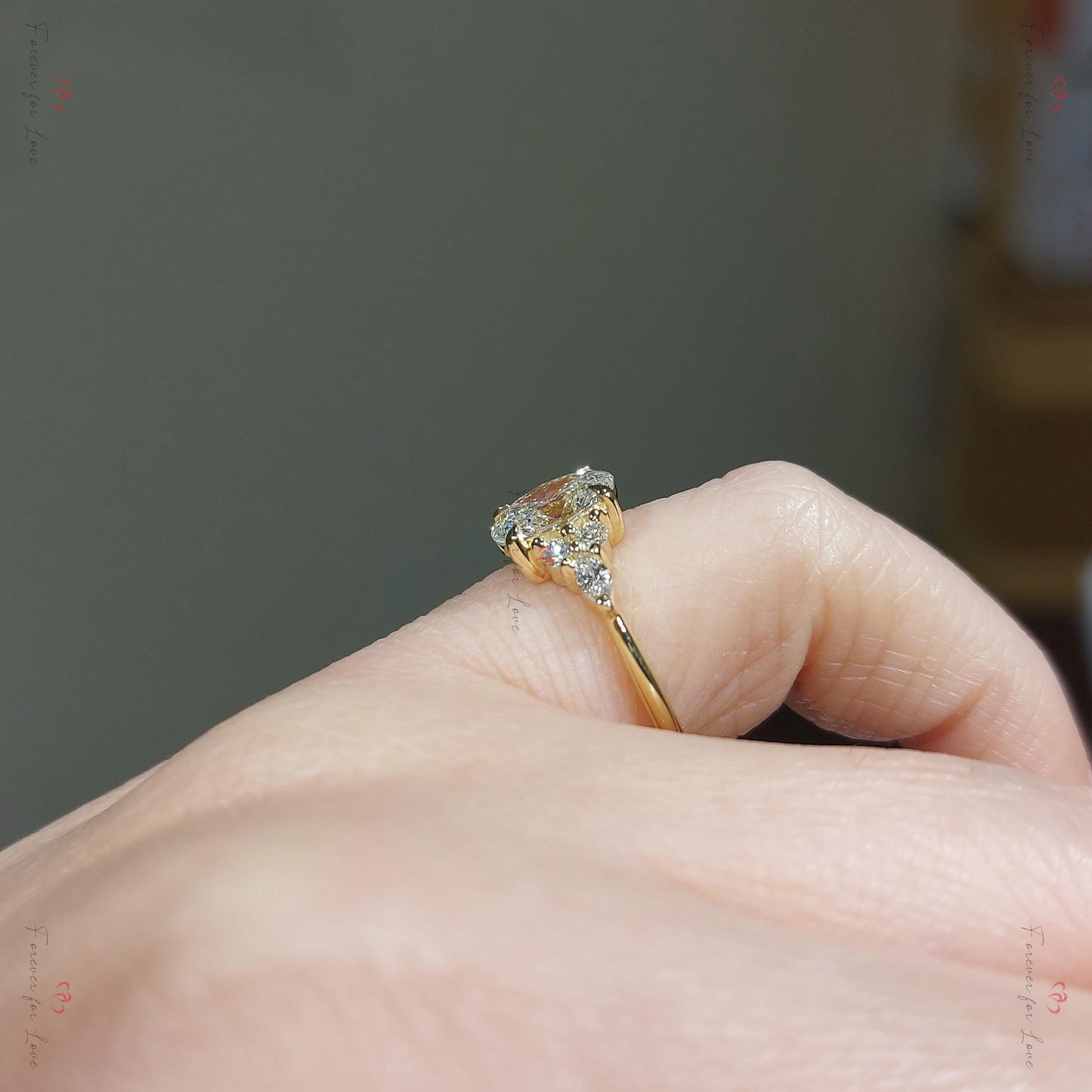 1.5 Karat IGI zertifizierter ovaler Labordiamant Dreistein-Verlobungsring Oval cut Moissanite engagement ring in Gold or Platinum — custom handcrafted by Forever For Love