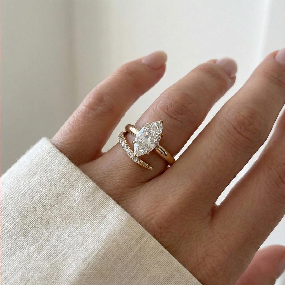 2,5 Karat IGI-zertifizierter Marquise Labor-Diamant Hidden-Halo Verlobungsring Marquise cut Moissanite engagement ring in 935 Argentium Silber — custom handcrafted by Forever For Love