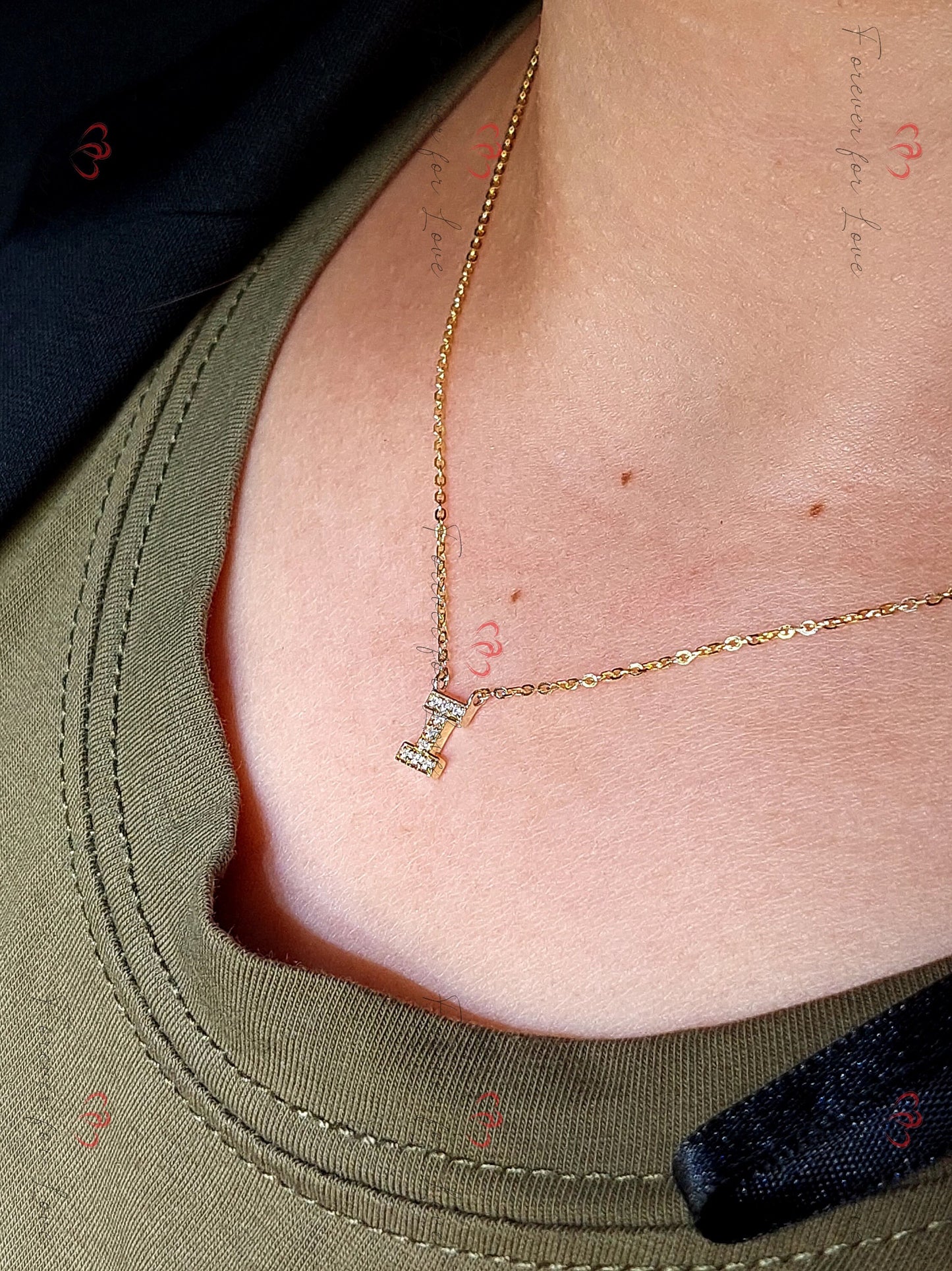 Initial-Halskette, 14 Karat Gelbgold, zierlicher minimalistischer Diamant-Anhänger, Damen-Halskette mit echten Diamantbuchstaben, Geburtstagsgeschenk für sie. Moissanite engagement ring in Gold or Platinum — custom handcrafted by Forever For Love