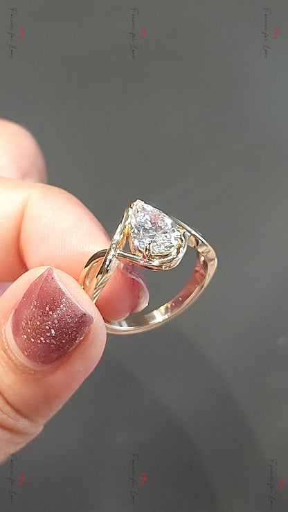Oval Lab Diamond Engagement Ring