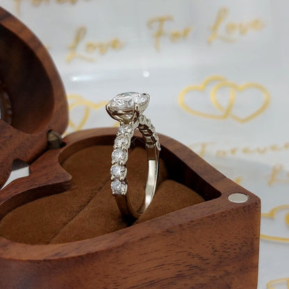 2.5 Ct Round Moissanite Engagement Ring