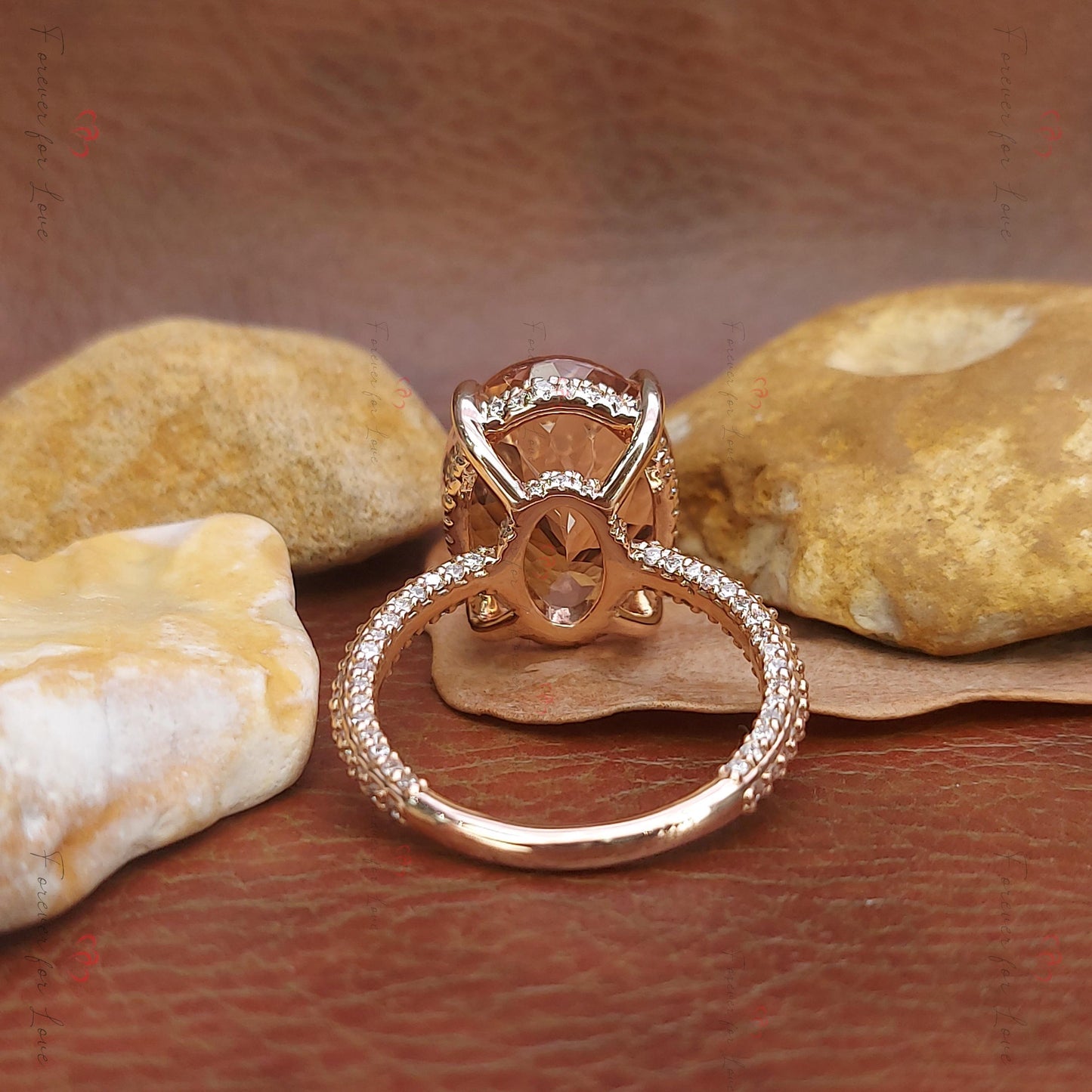 9 Karat ovaler Morganit-Verlobungsring mit verstecktem Halo Oval cut Moissanite engagement ring in Gold or Platinum — custom handcrafted by Forever For Love