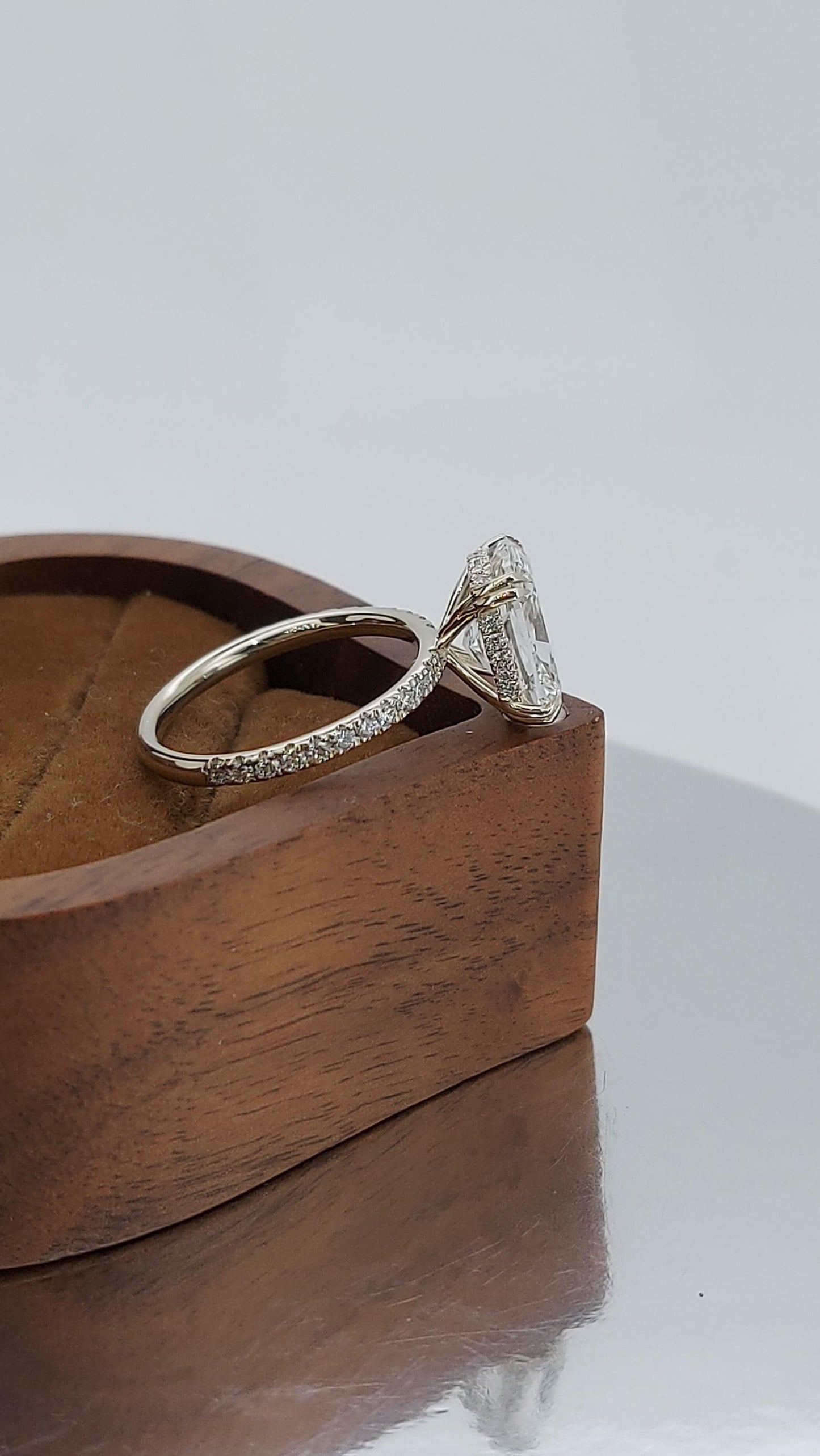 Bague de Fiançailles Solitaire 3 Ct en Diamant de Laboratoire Certifié IGI Taille Coussin Cushion cut 1Ct Moissanite coupe brillante engagement ring in Gold or Platinum — custom handcrafted by Forever For Love