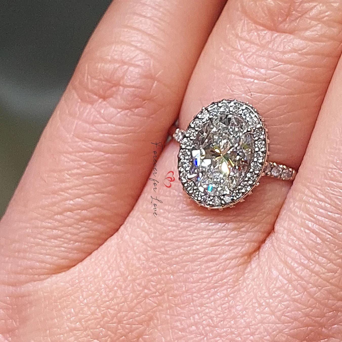 1.5 Ct Oval Diamond Halo Engagement Ring