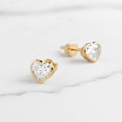 14K herzförmige Labor-Diamantohrringe, Lünettenfassung, Ohrstecker, einzigartiges Design, minimalistisches Jubiläumsgeschenk, perfektes Geschenk für sie.
