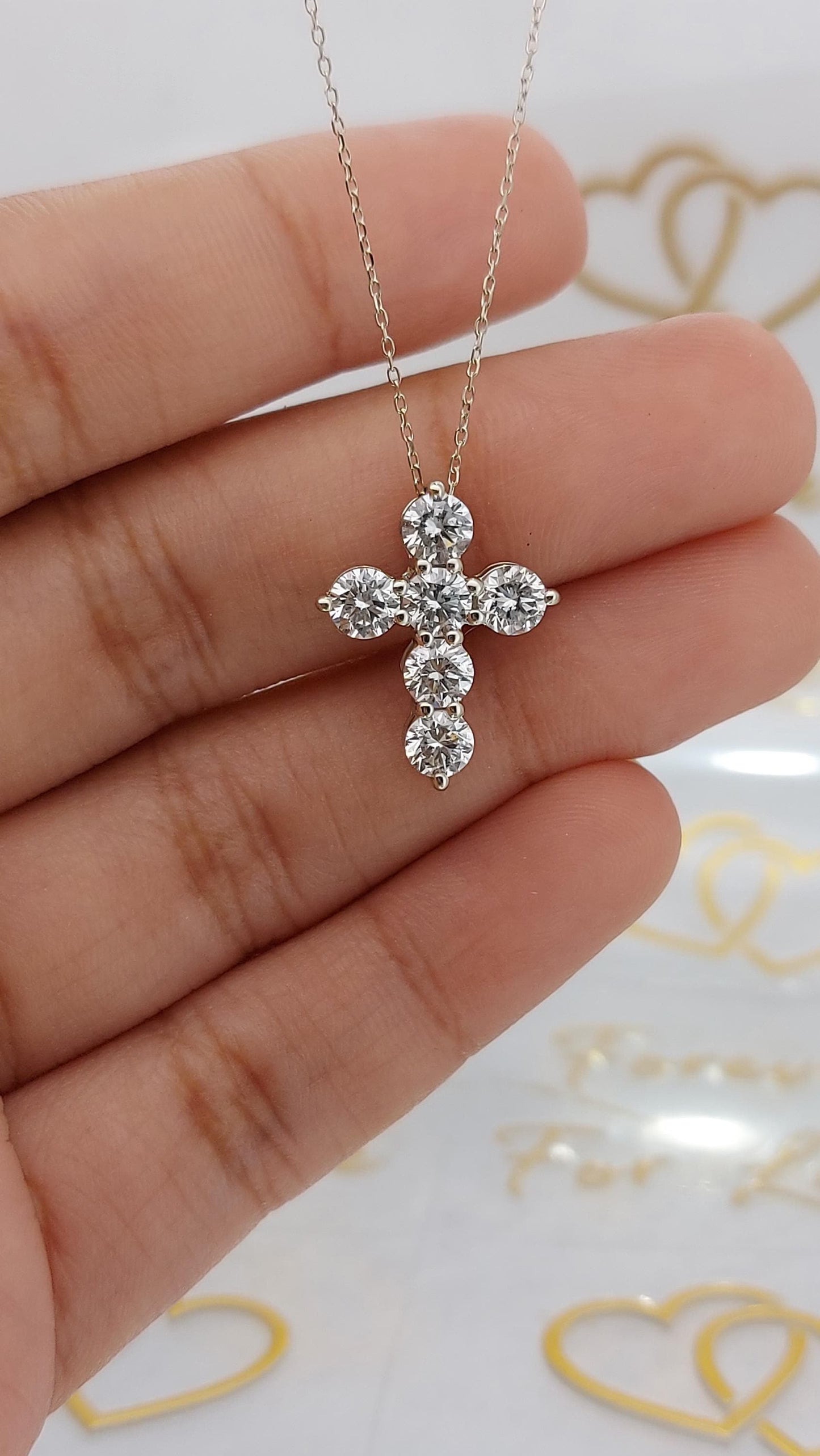 2 Karat E/VVS2 IGI zertifizierte Kreuzkette für Damen, Diamantkreuzanhänger, Religiöser Schmuck, Anhänger mit christlichem Glauben, Perfektes Geschenk Moissanite engagement ring in Gold or Platinum — custom handcrafted by Forever For Love