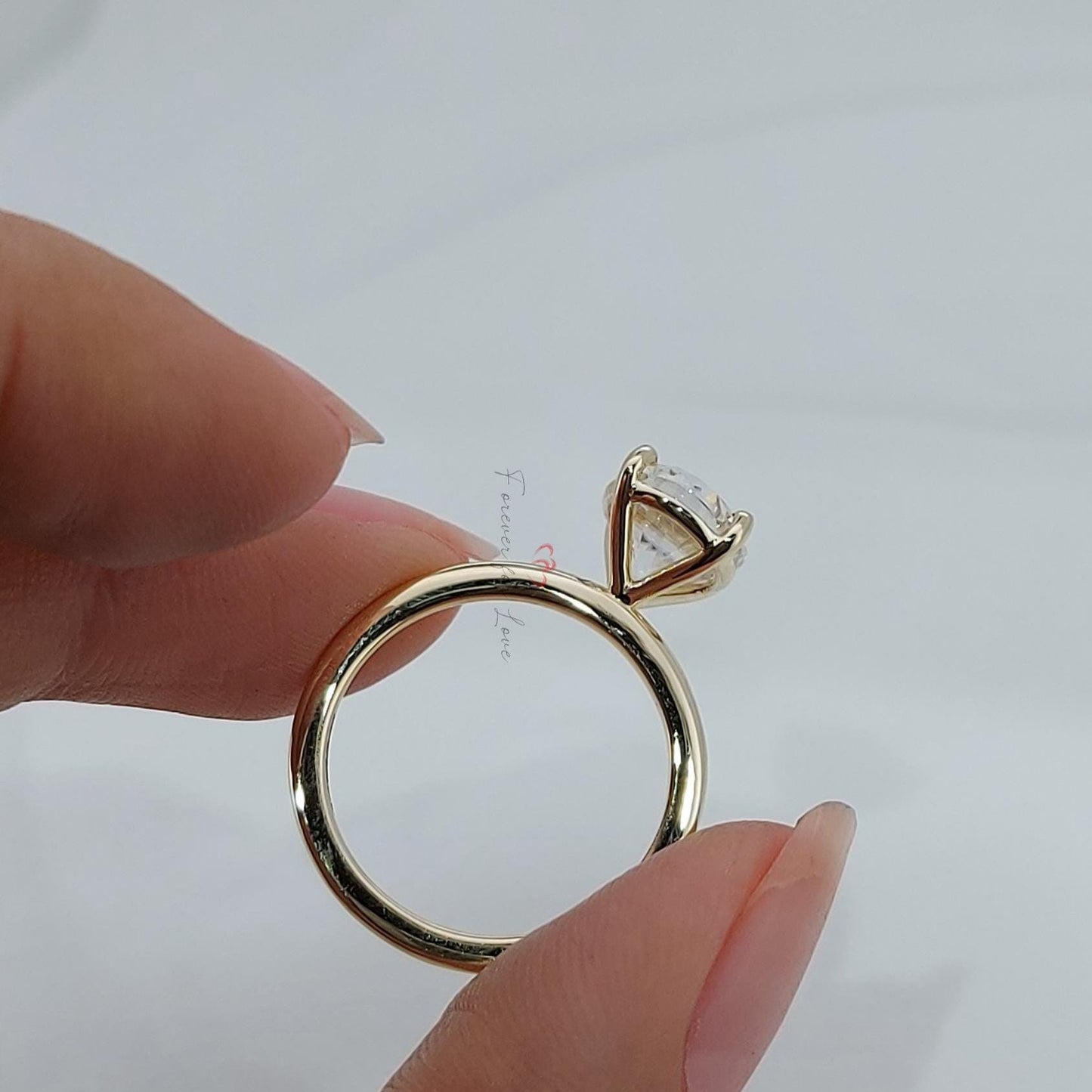 Bague de fiançailles ovale en moissanite, bague de fiançailles ovale de 3,0 carats, bague ovale à bande fine, bague de fiançailles solitaire ovale en or rose Oval cut 1Ct Moissanite taille brillant engagement ring in Gold or Platinum — custom handcrafted by Forever For Love