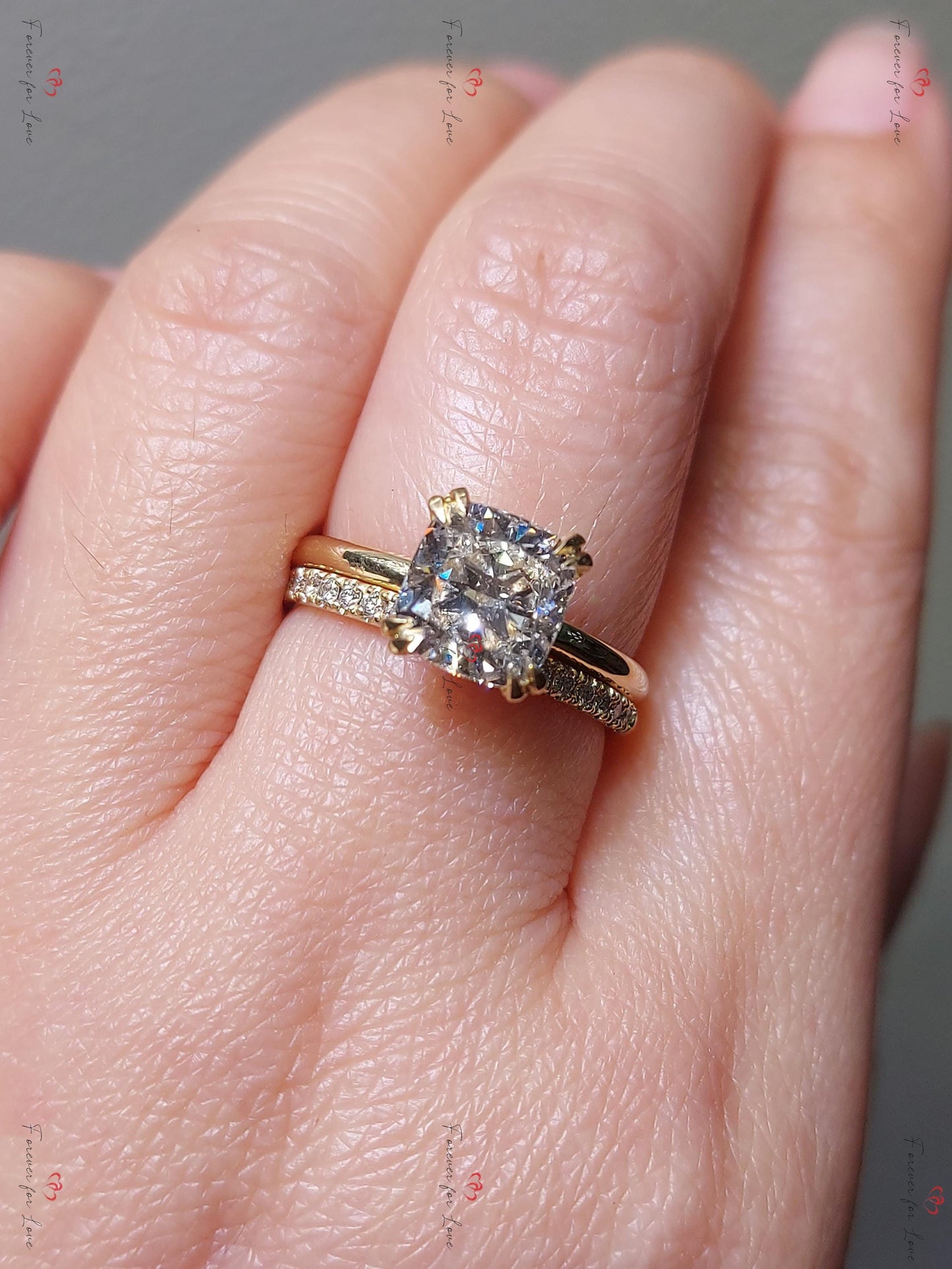 2,5 Karat IGI-zertifizierter Kissen Labordiamant Vintage Brautset Cushion cut Moissanite engagement ring in 935er Argentium Silber — custom handcrafted by Forever For Love
