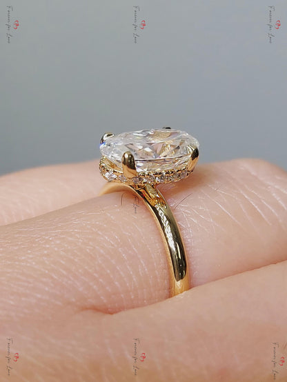 2 Ct Oval Moissanite Engagement Ring