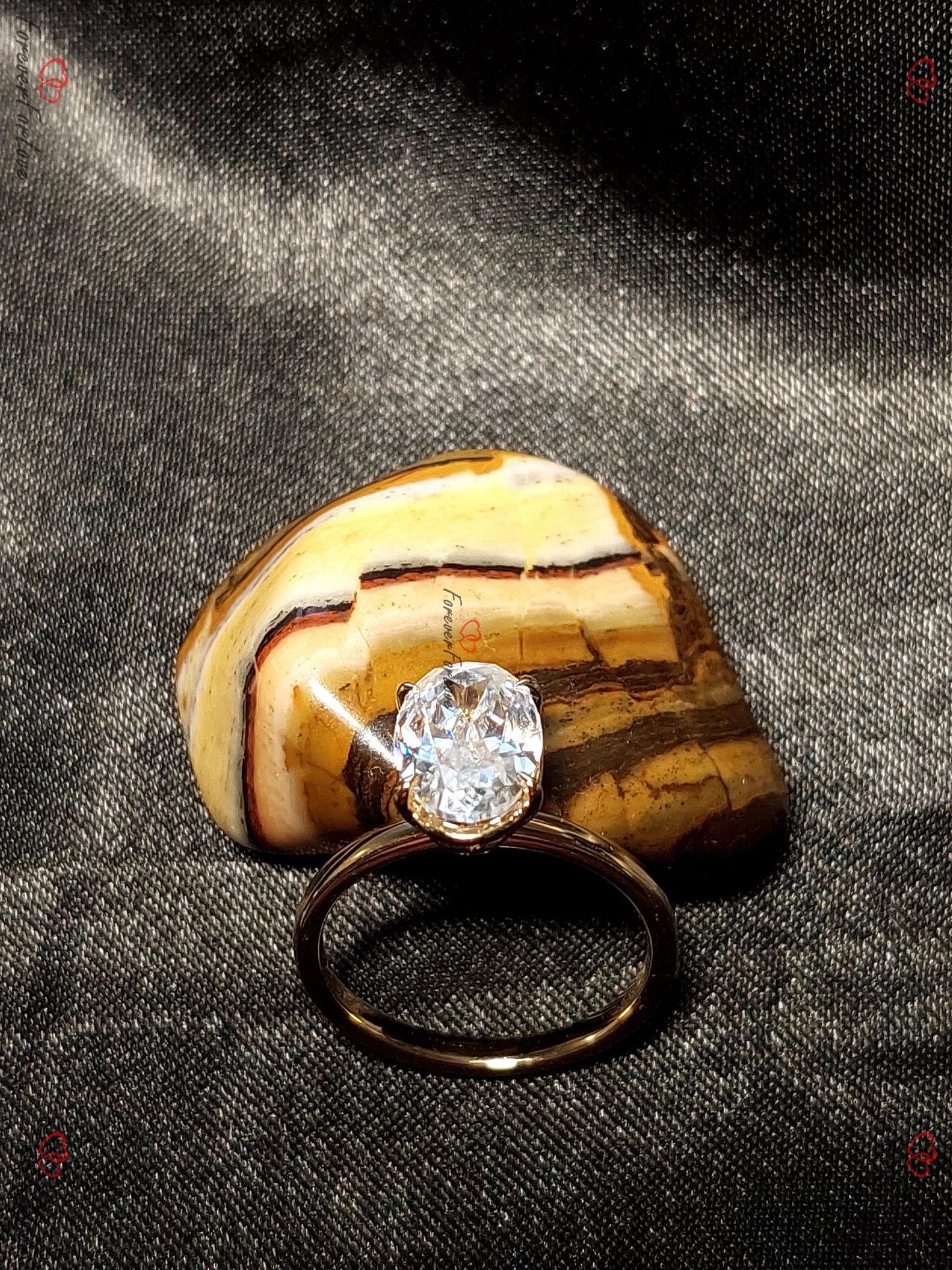2 Karat ovaler Moissanit-Verlobungsring Oval cut Moissanite engagement ring in 935er Argentium Silber — custom handcrafted by Forever For Love