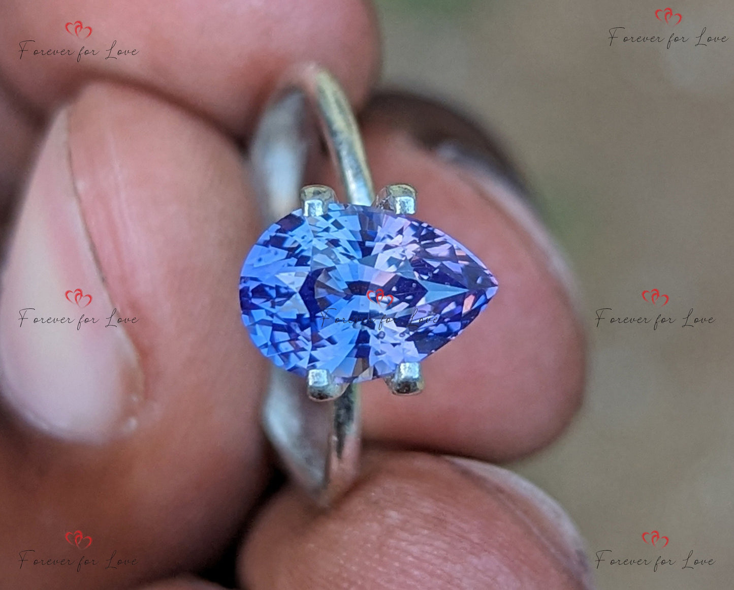 Lavendelsaphir 3,2 Karat, naturbelassener, unbehandelter loser Edelstein aus Ceylon in Birnenform, 10,3 mm x 7,2 mm, individuelles Schmuckgeschenk für sie Moissanite engagement ring in Gold or Platinum — custom handcrafted by Forever For Love