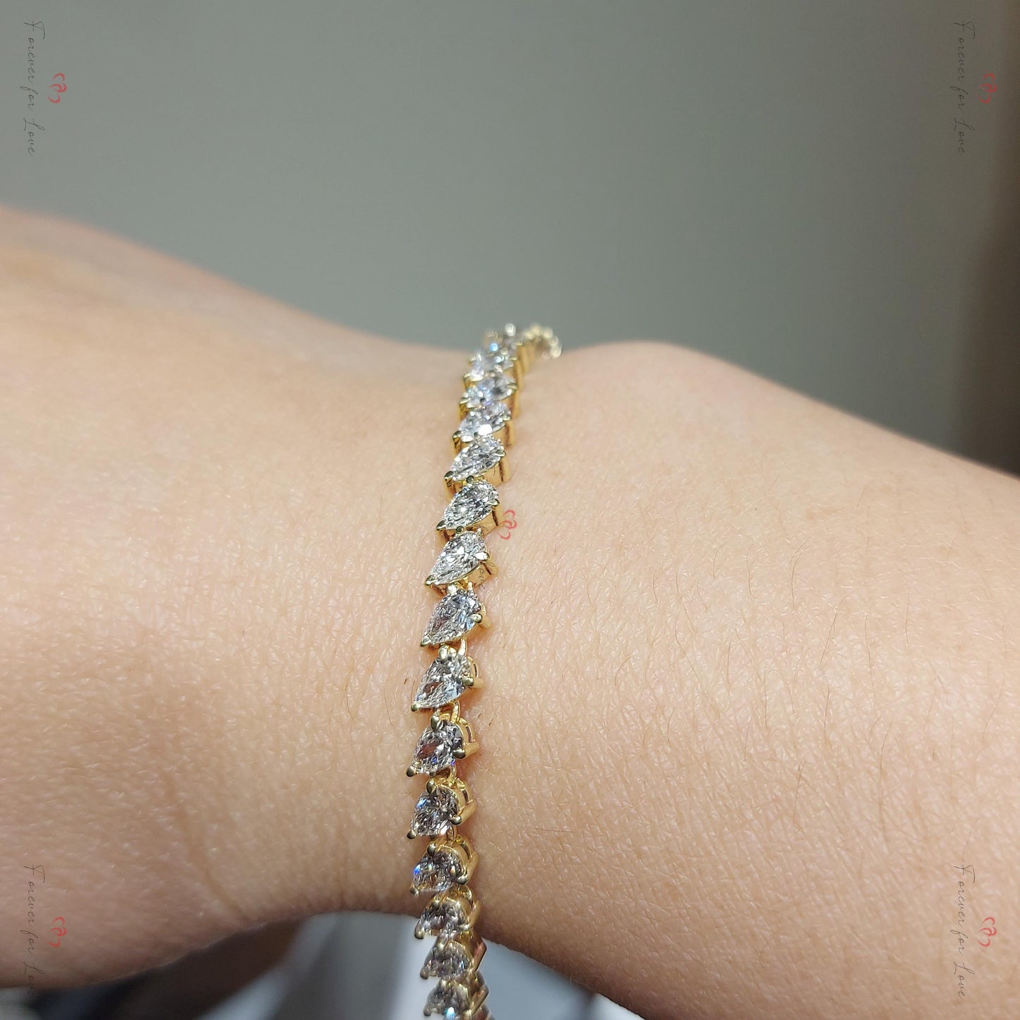 14K Gelbgold Birne Laborgezüchtetes 3-Krappen-Diamant Tennisarmband 10 Karat Gesamtgewicht E, VS1 Geburtstagsgeschenk für Mama Moissanite engagement ring in Gold or Platinum — custom handcrafted by Forever For Love