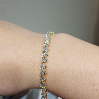 14K Gelbgold Birne Laborgezüchtetes 3-Krappen-Diamant Tennisarmband 10 Karat Gesamtgewicht E, VS1 Geburtstagsgeschenk für Mama