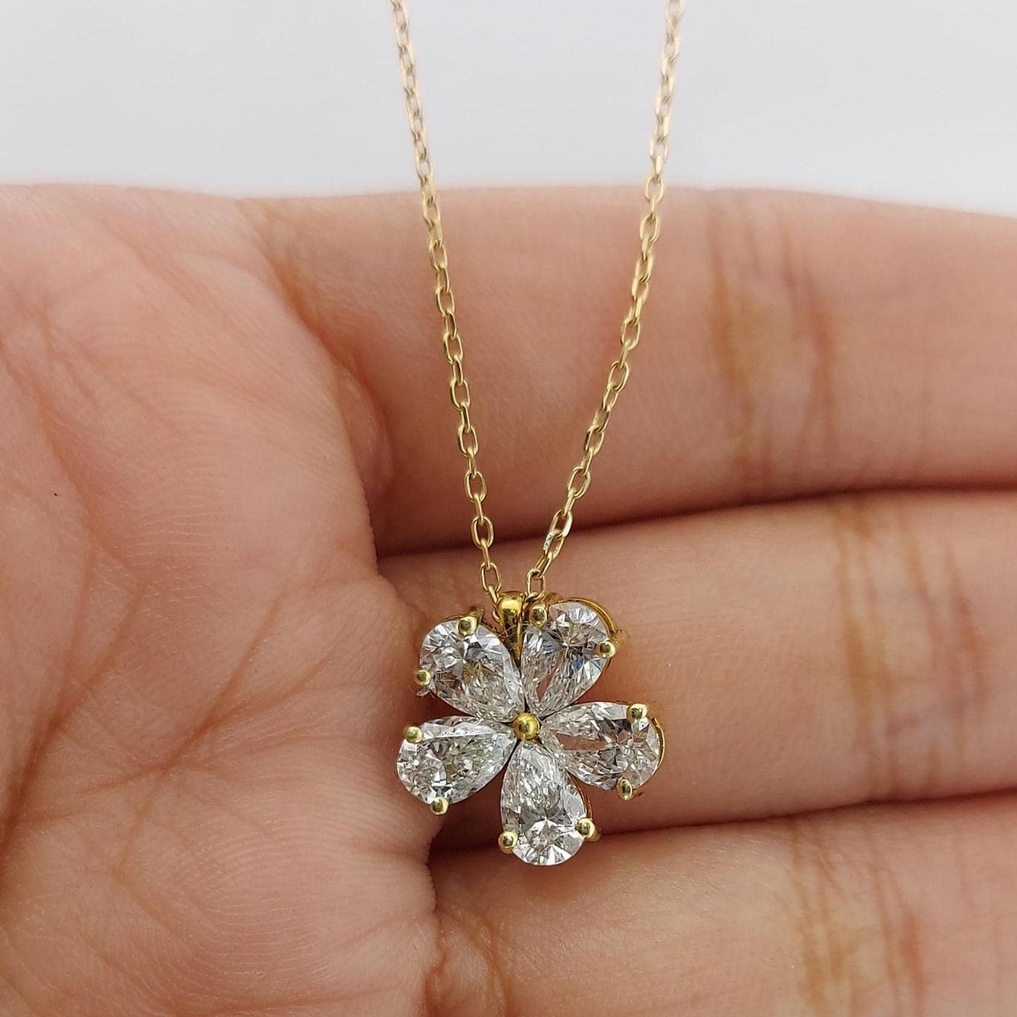 1.25 Karat Birnenförmige Labordiamant Blumenkette, Solitär Diamant Halskette, Massivgold Schmuck, Blumenanhänger, Perfektes Geschenk für Sie Moissanite engagement ring in Gold or Platinum — custom handcrafted by Forever For Love