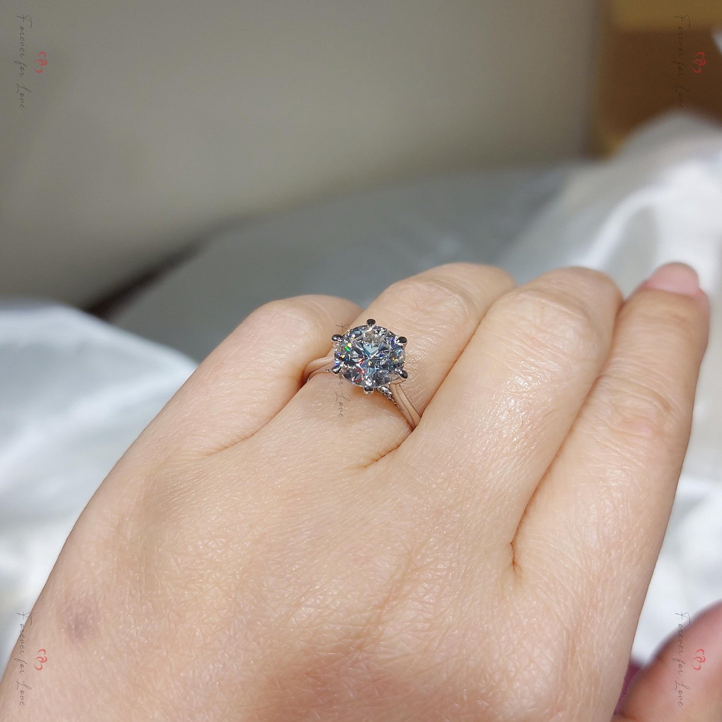 Bague de Fiançailles Solitaire 3 Carats Diamant de Laboratoire Rond Couleur D VVS2 Round cut 1Ct Moissanite taille brillant engagement ring in Gold or Platinum — custom handcrafted by Forever For Love