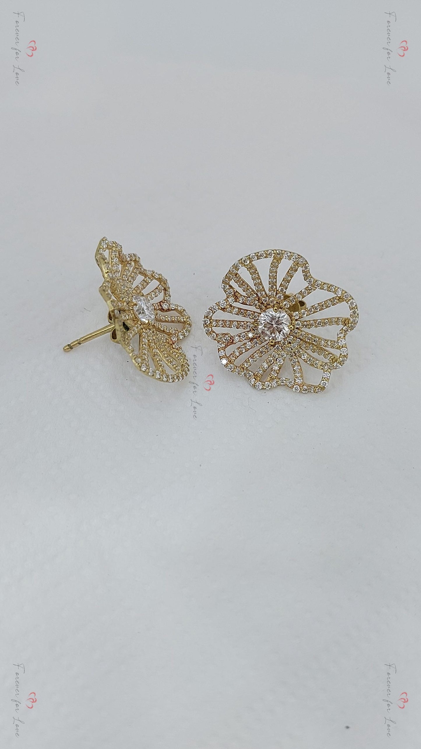 Ohrstecker aus 14 Karat Roségold mit Spinnen und Diamanten: Von der Natur inspirierter Schmuck Moissanite engagement ring in Gold or Platinum — custom handcrafted by Forever For Love